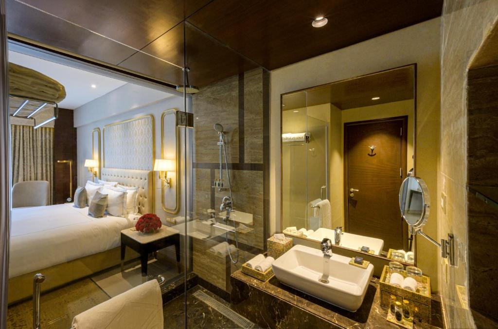 Double Deluxe King Bed