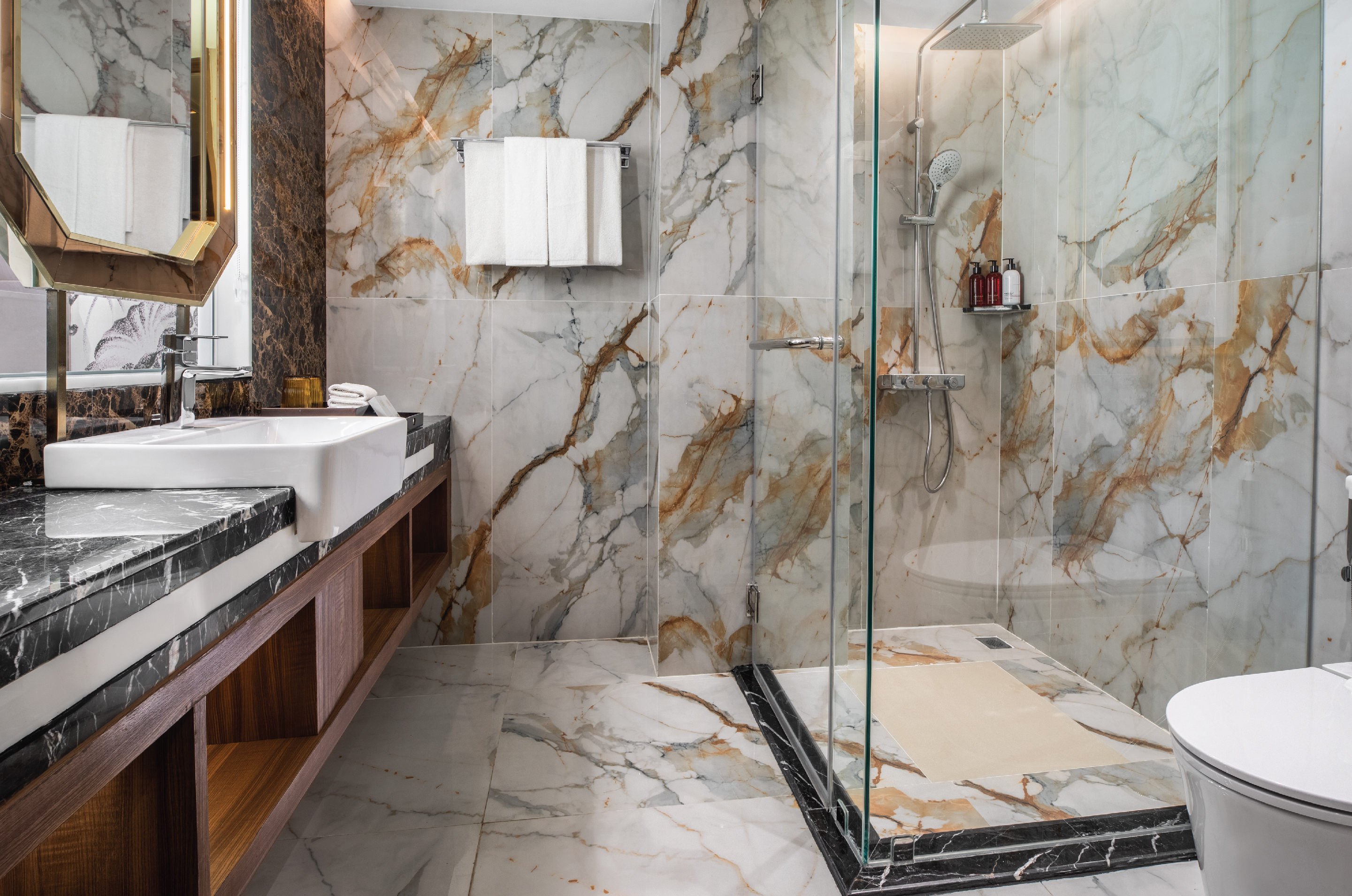 Double King Bed with Jacuzzi