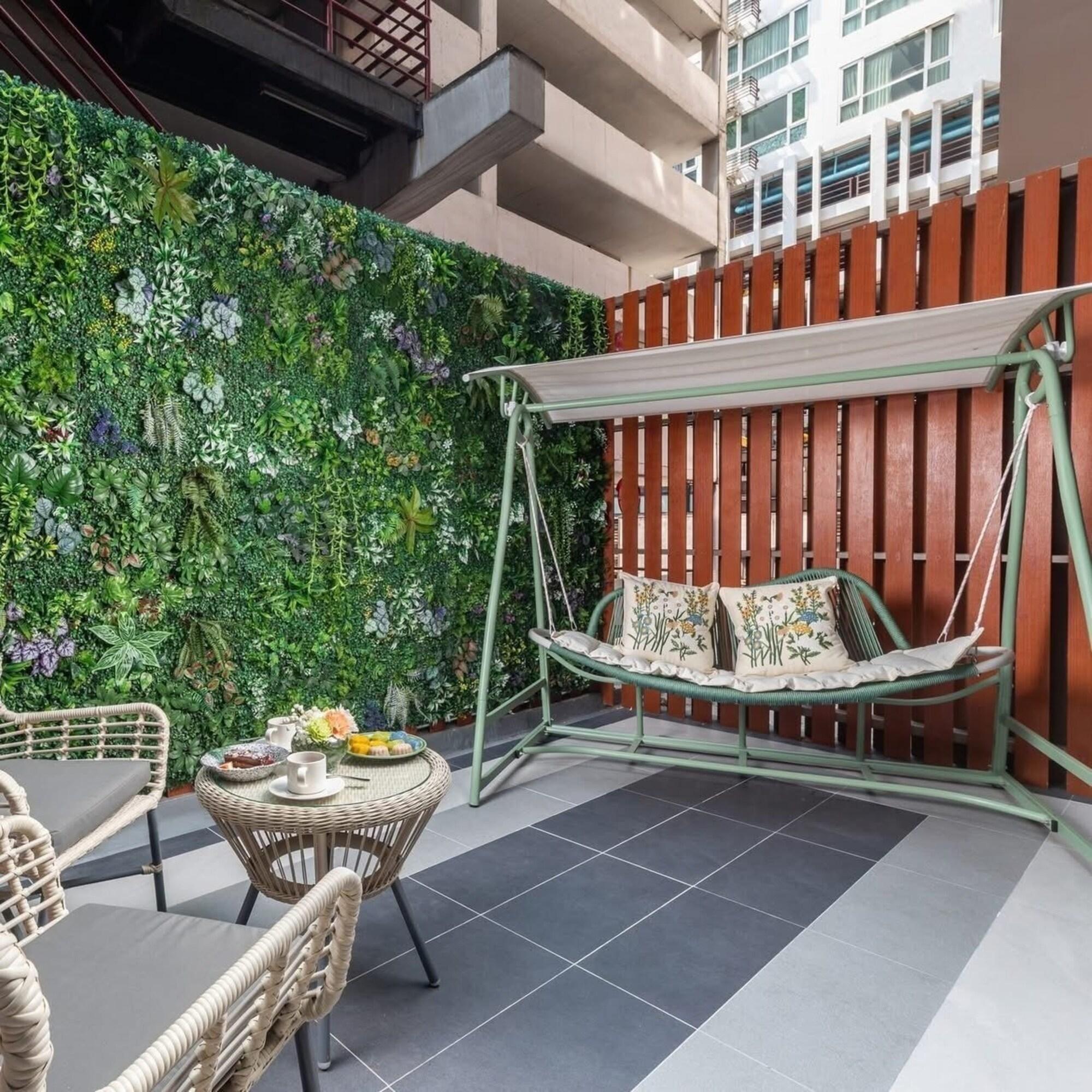 Double Queen Size Bed