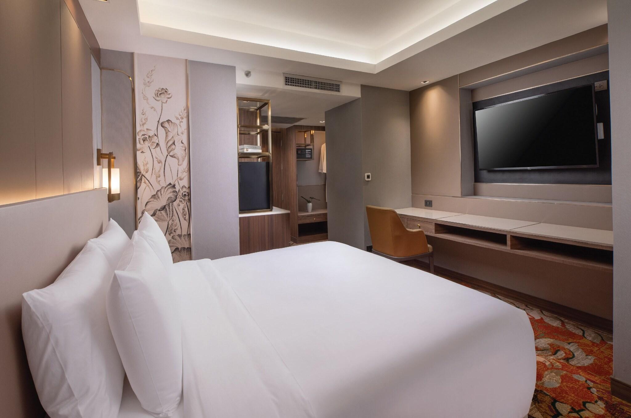 Double Queen Size Bed