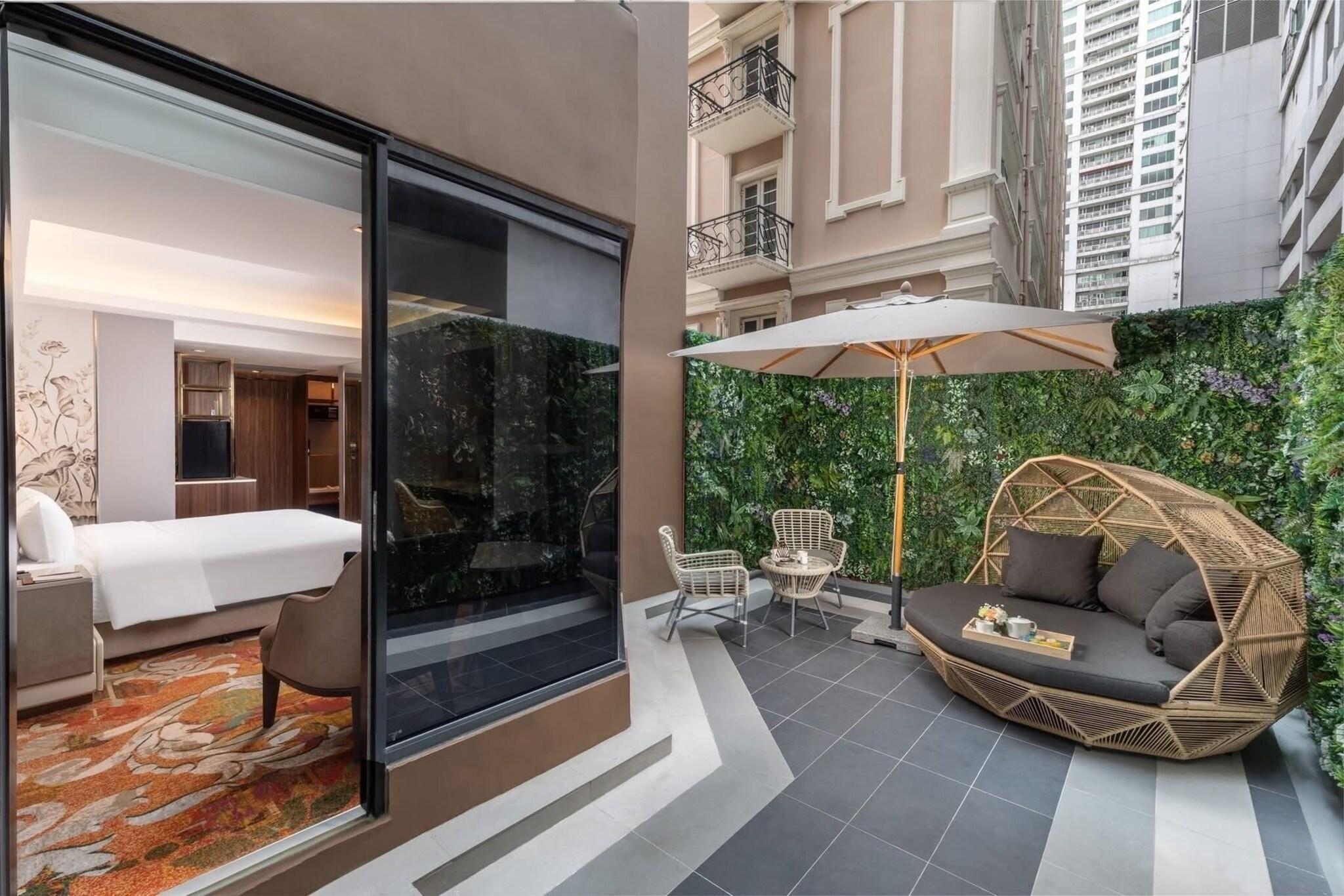 Double Queen Size Bed