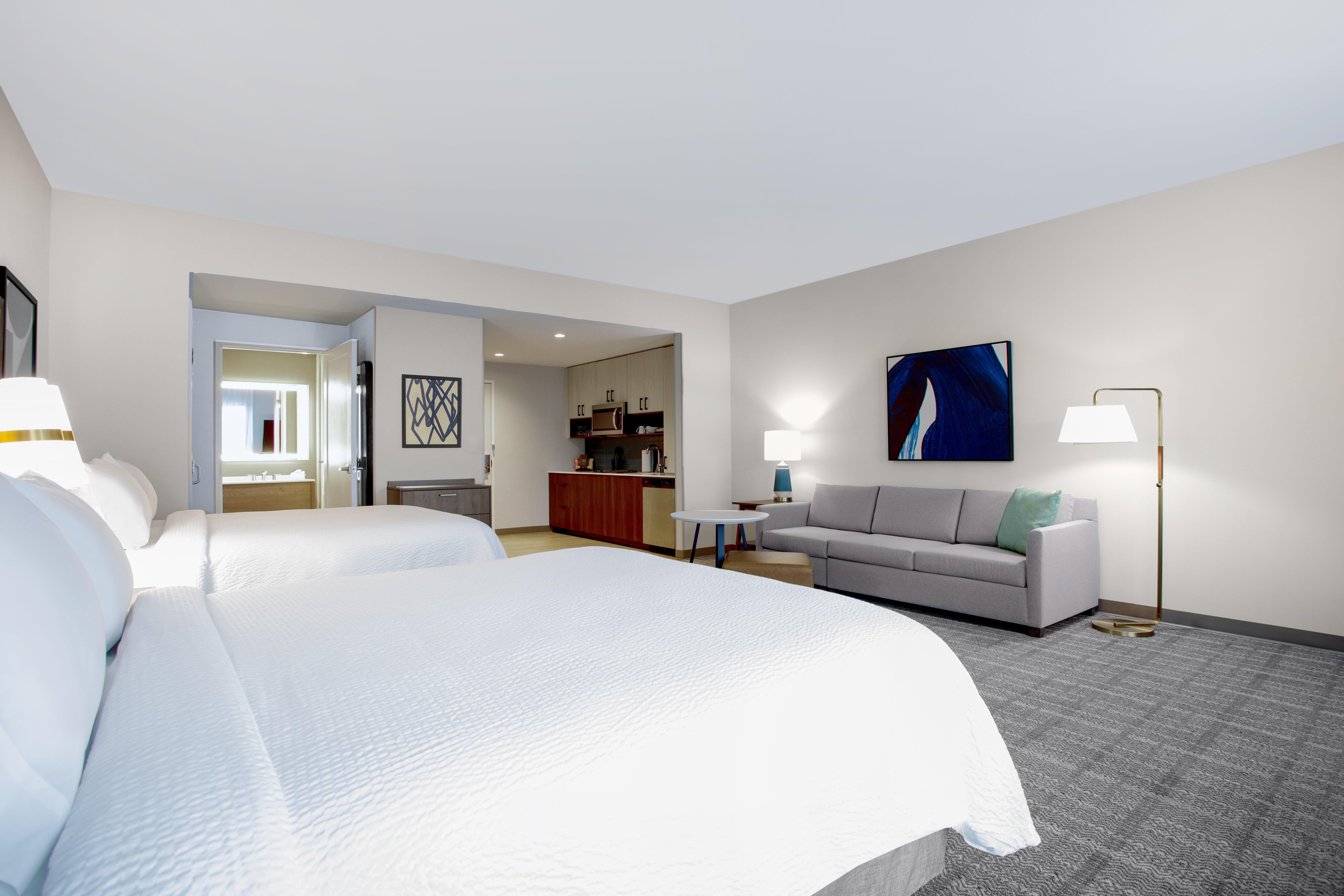 Studio Two Queen Beds