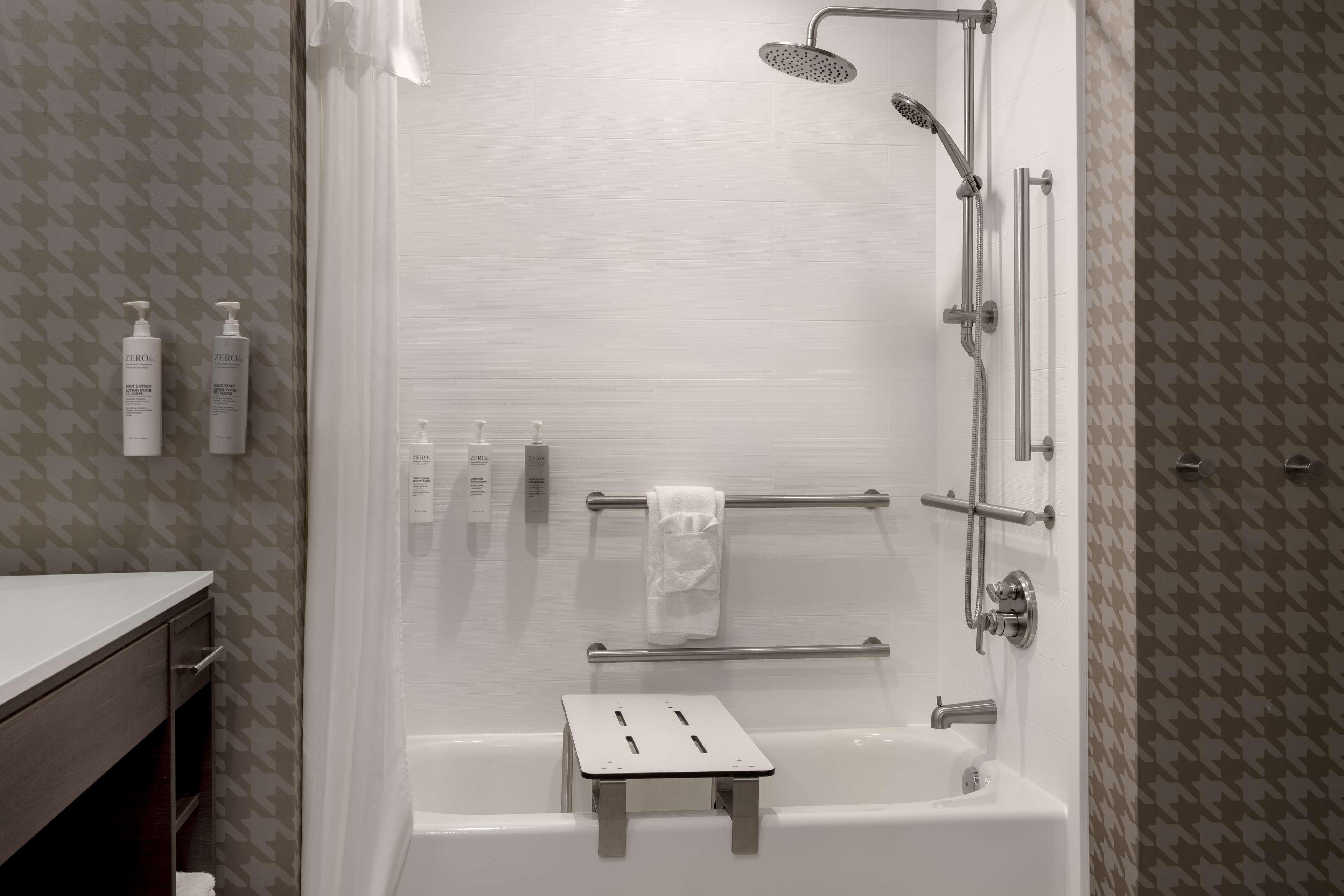 Studio Accessible King Size Bed