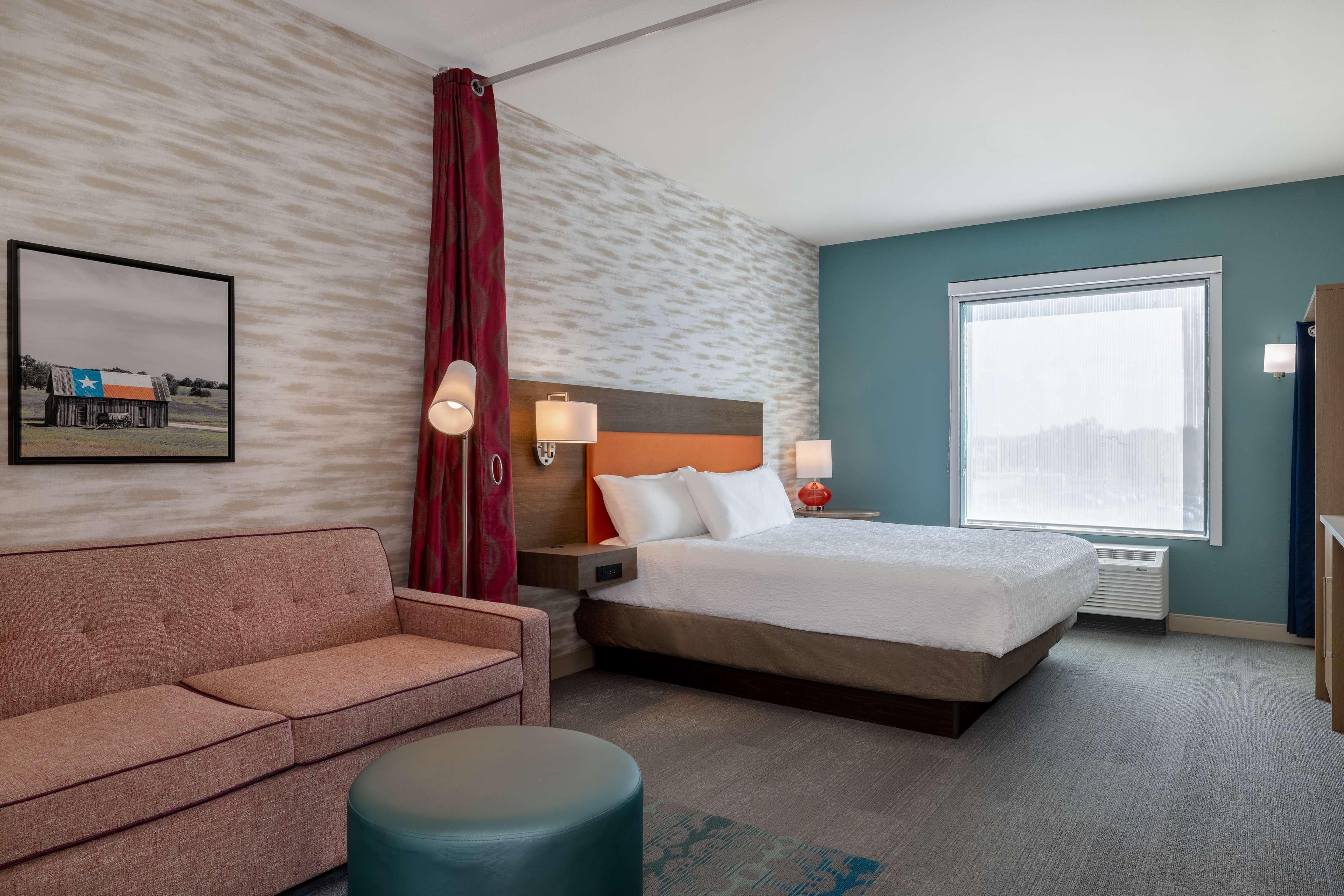 Studio Accessible King Size Bed