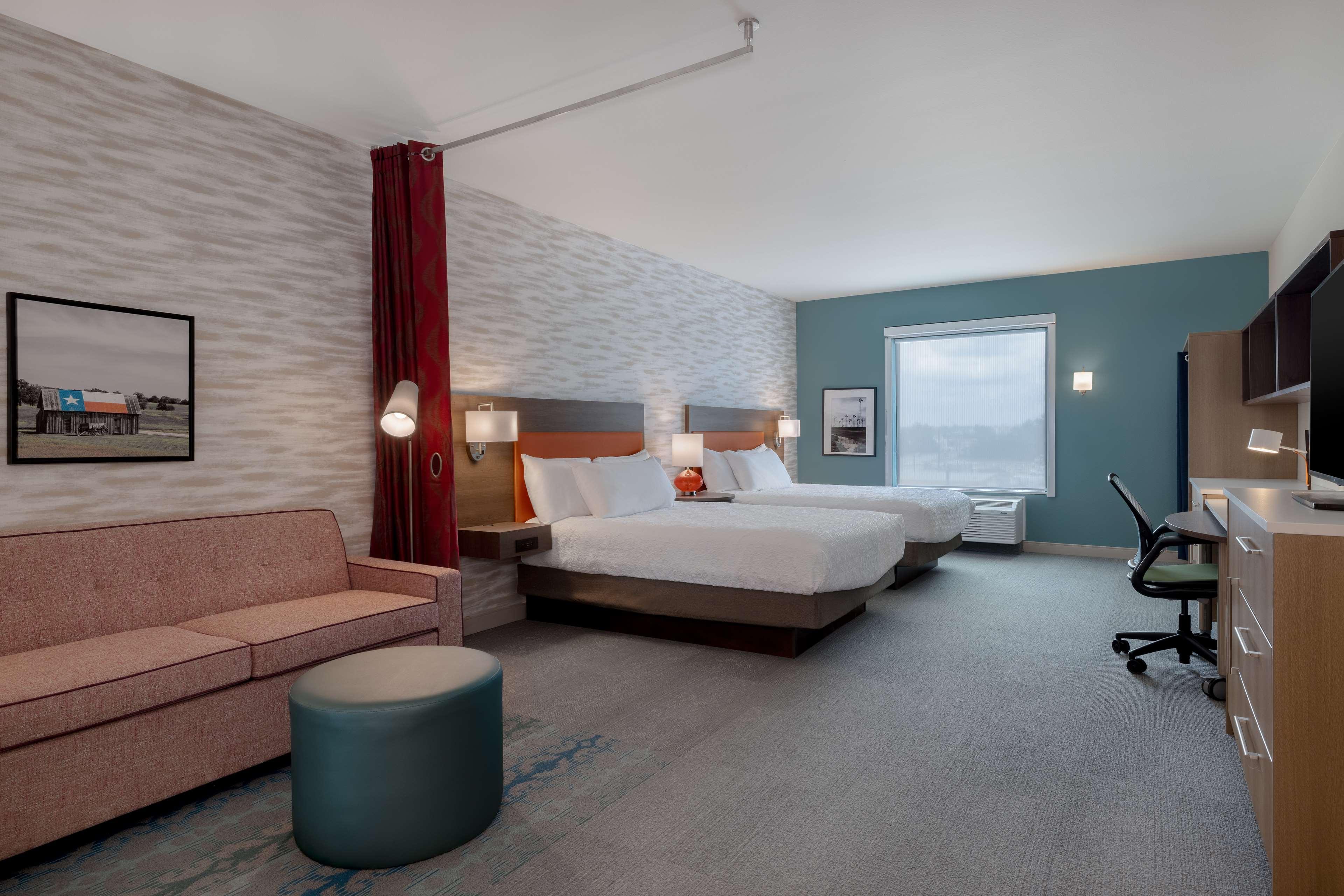 Studio Two Queen Beds