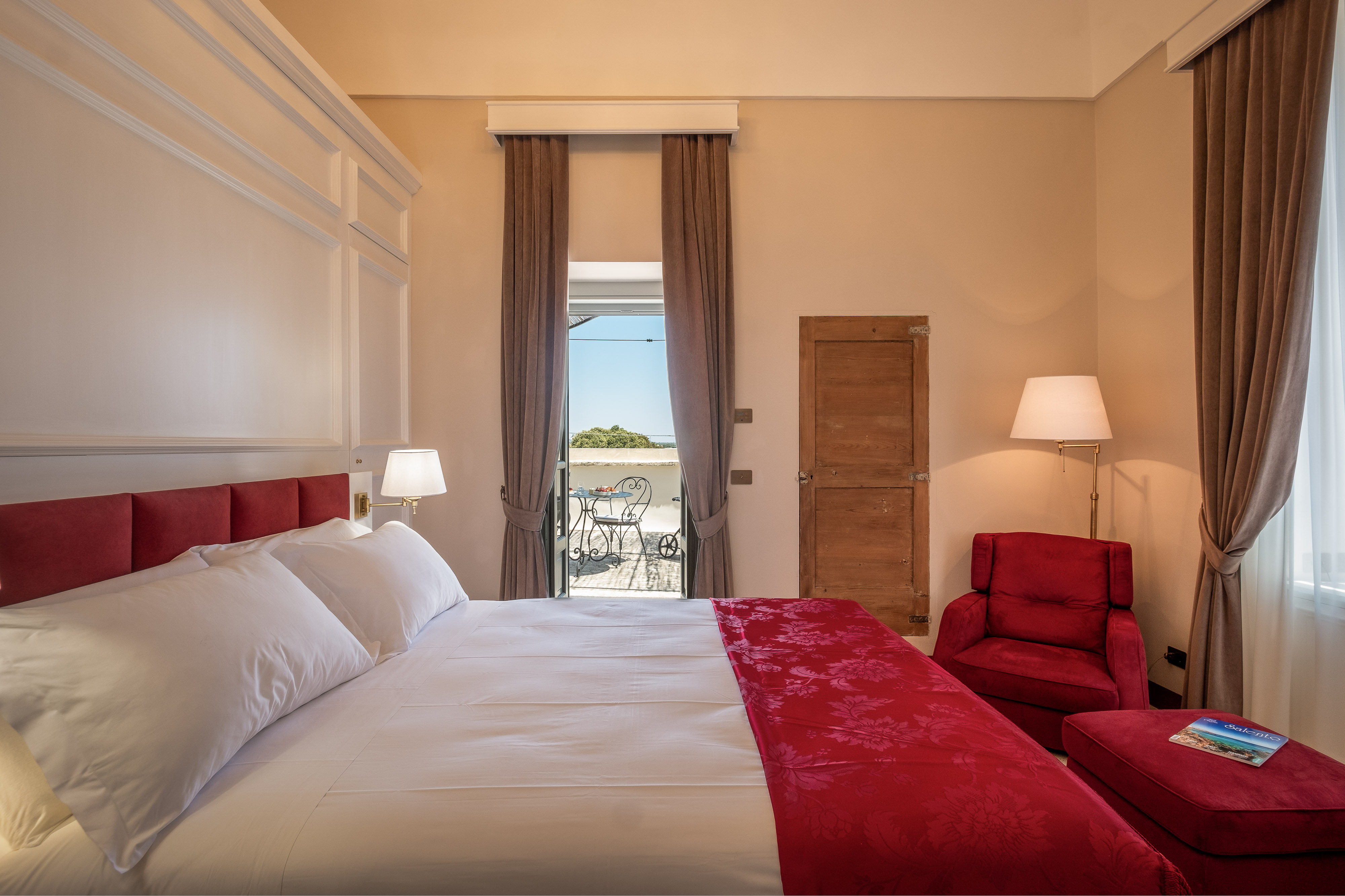 Double Deluxe One Bed