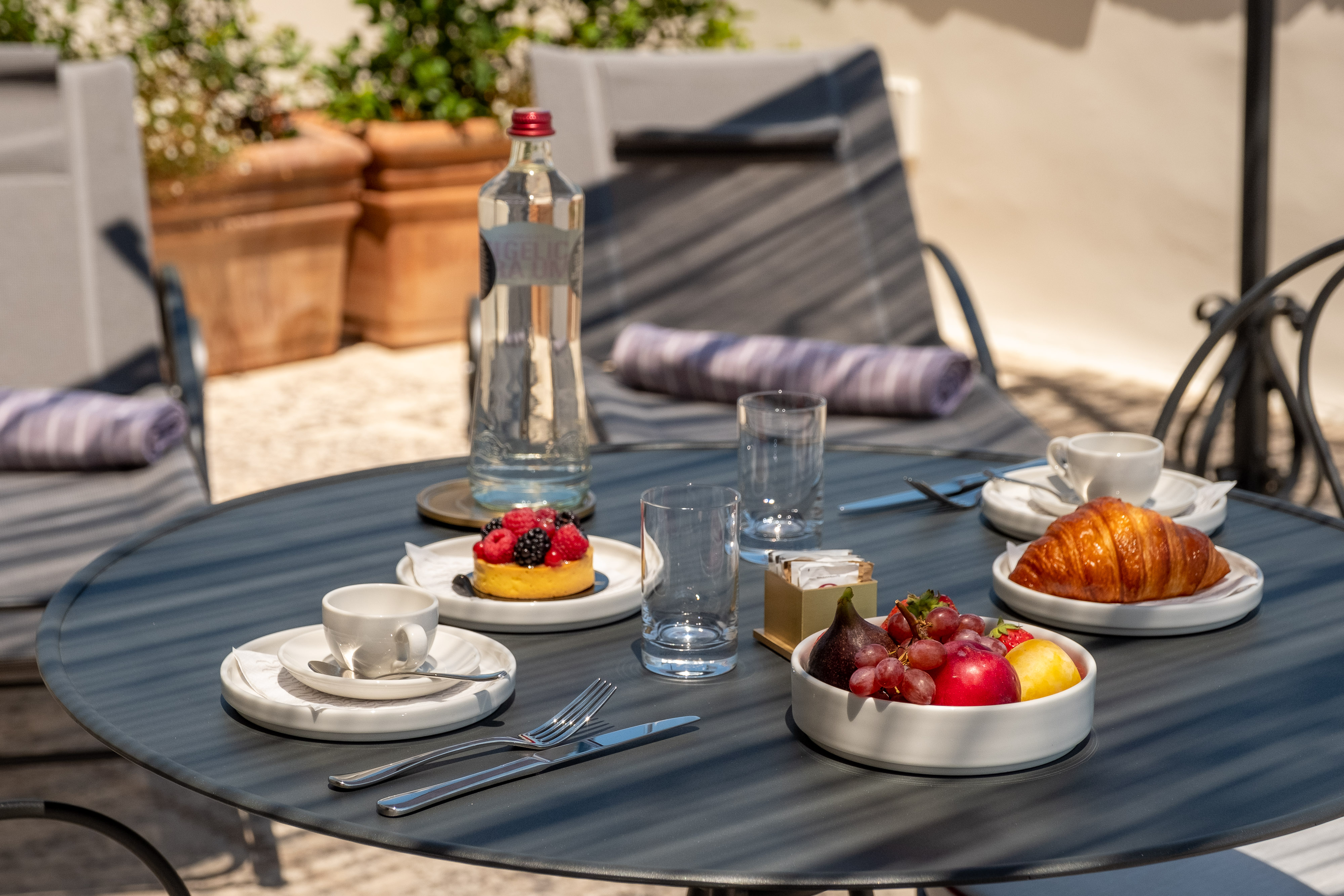 Double Deluxe One Bed