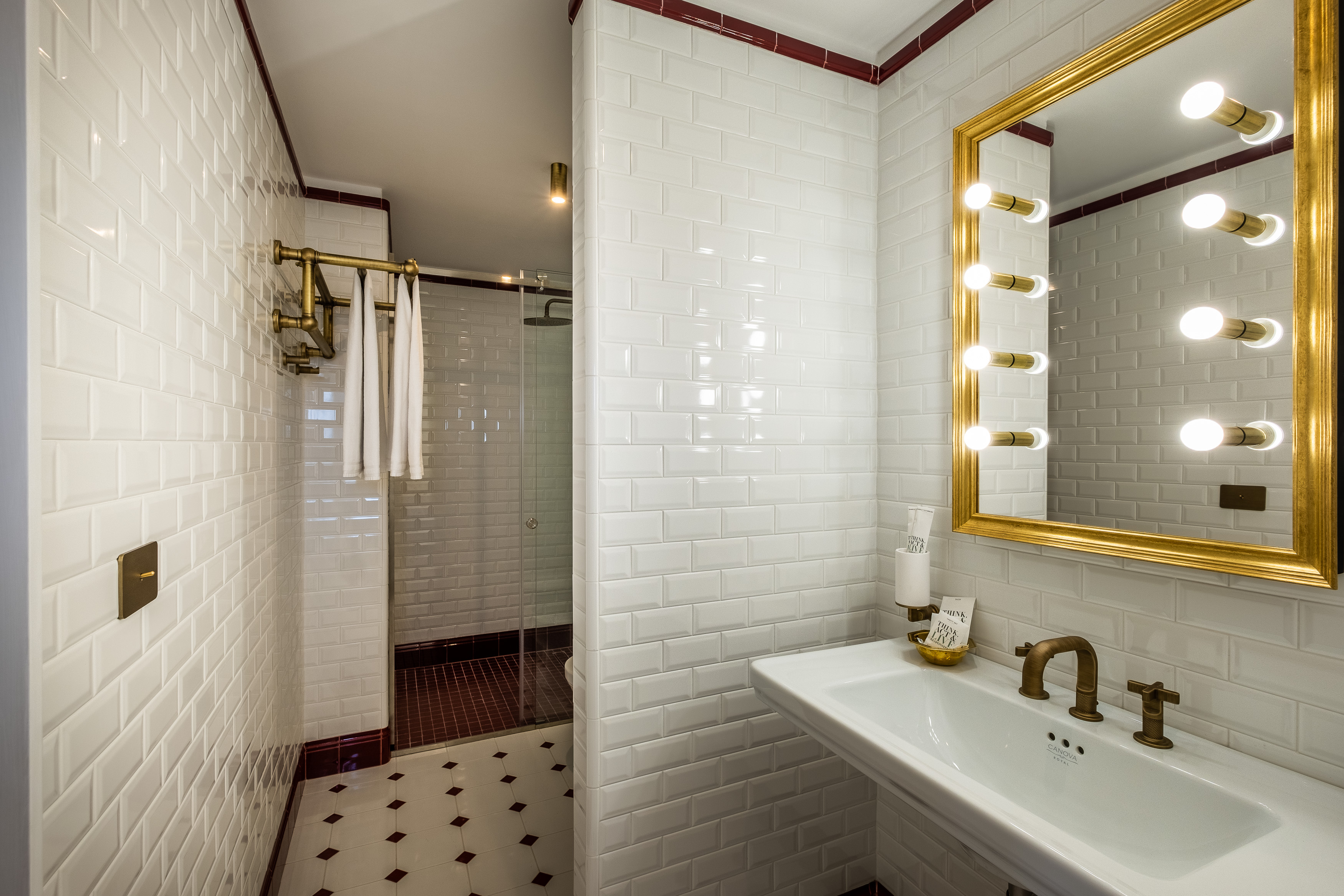 Double Deluxe One Bed