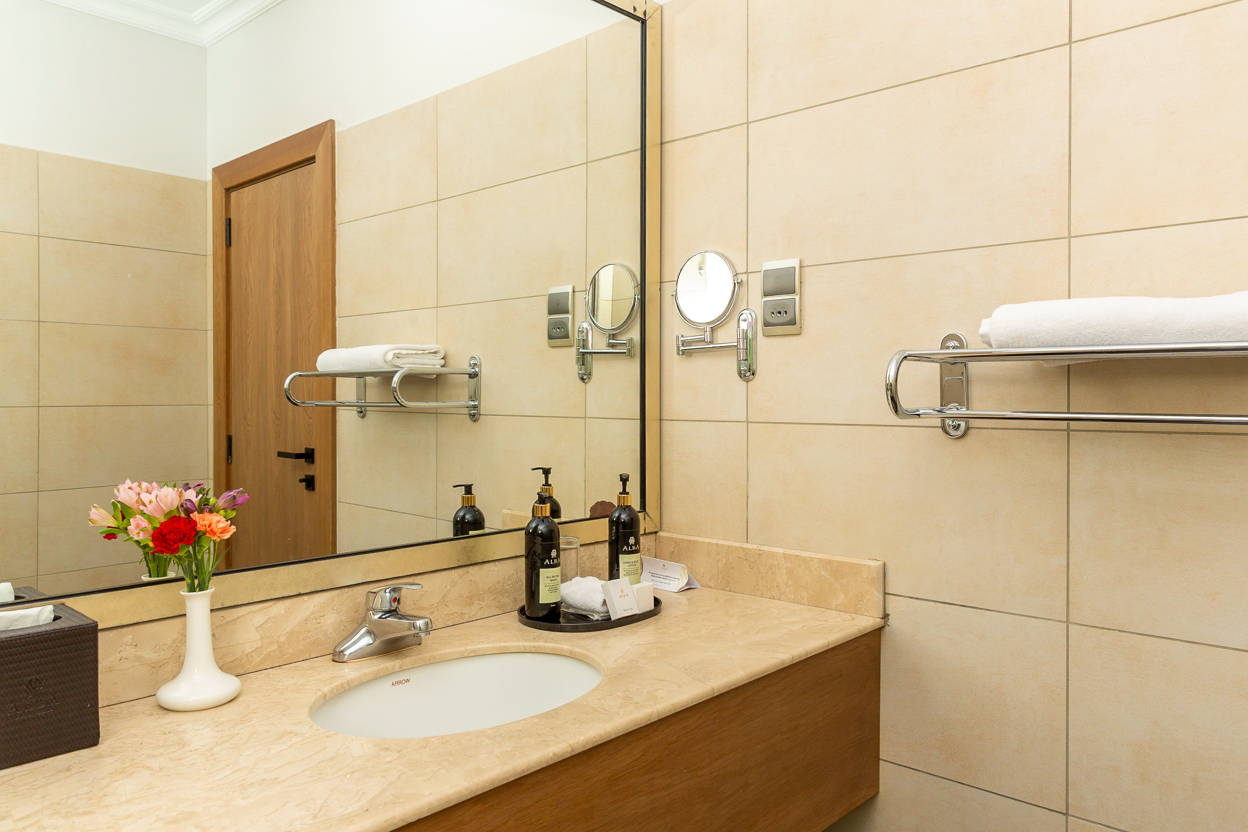 Double or Twin Deluxe Queen Bed