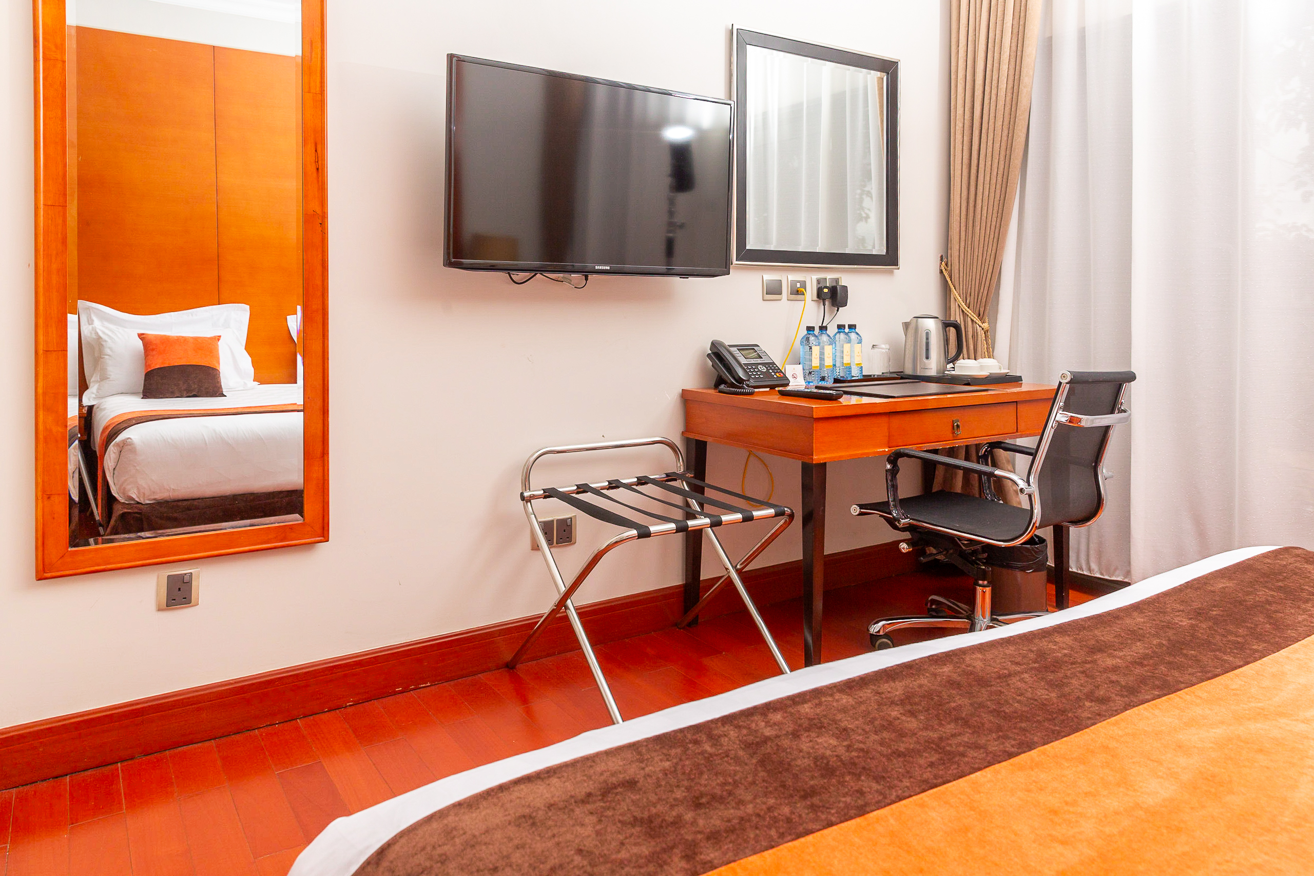 Double or Twin Deluxe Queen Bed