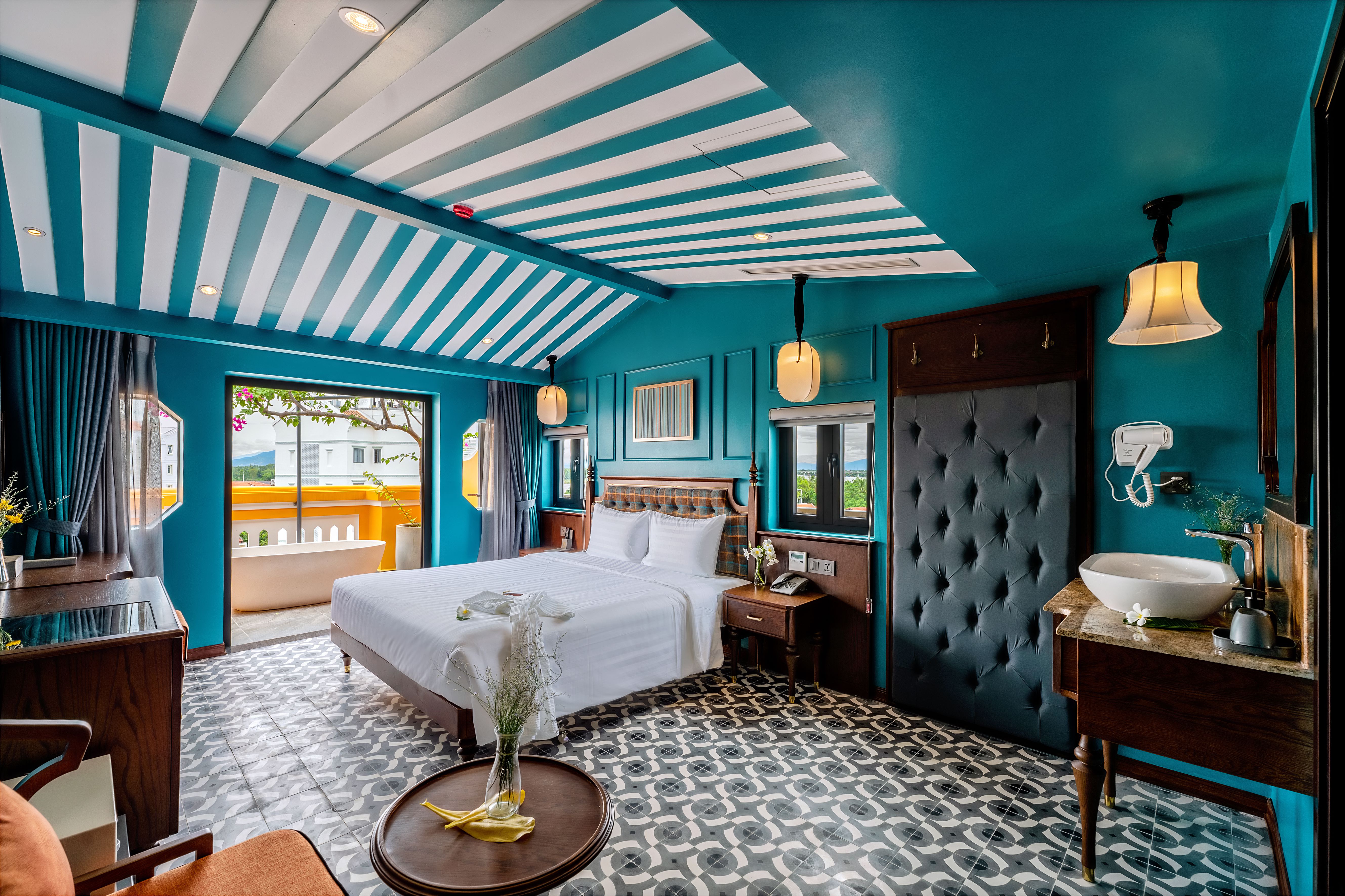 Junior Suite King Size Bed