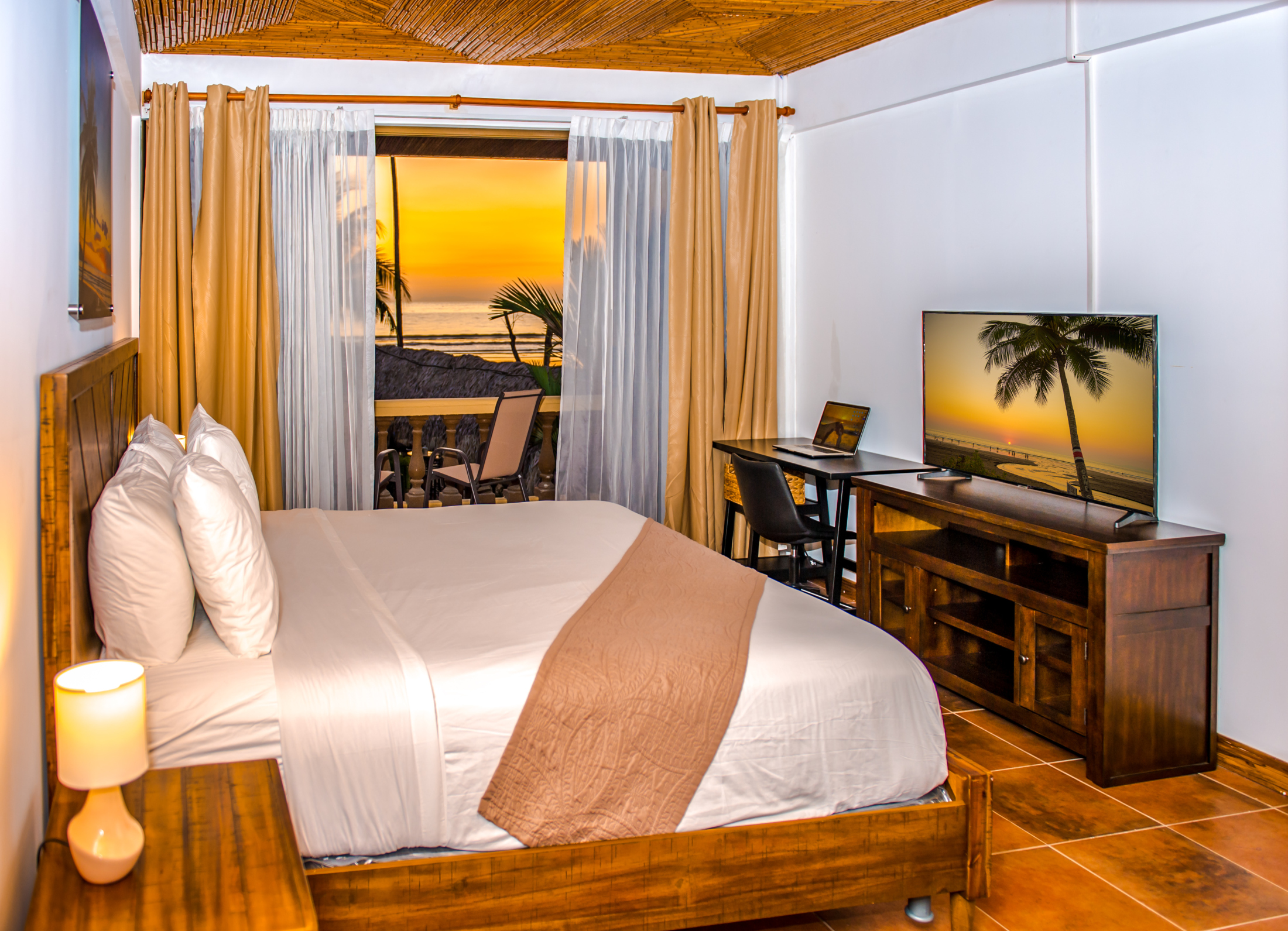 Junior Suite Deluxe King Bed