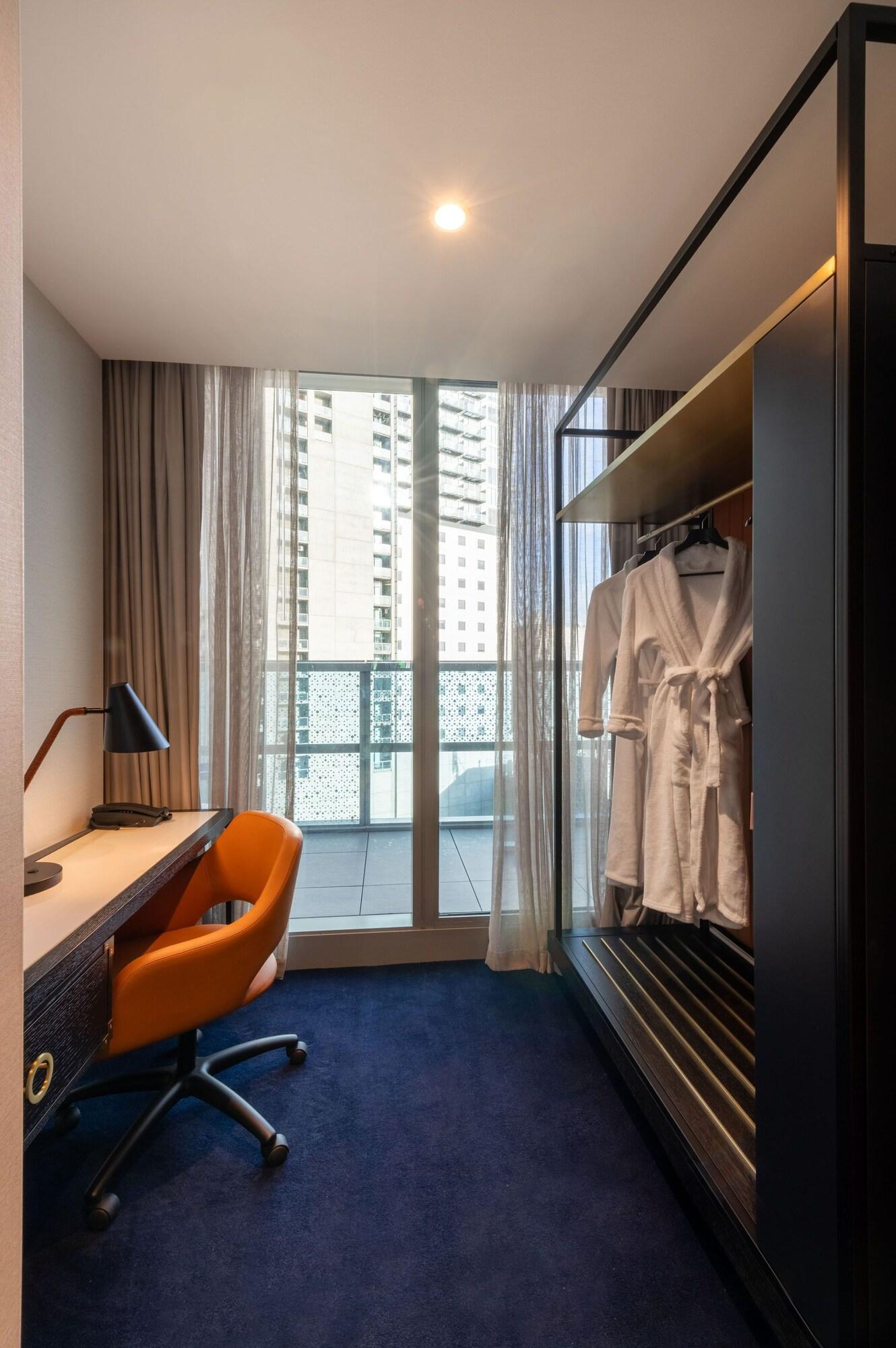 Suite with Balcony with Views