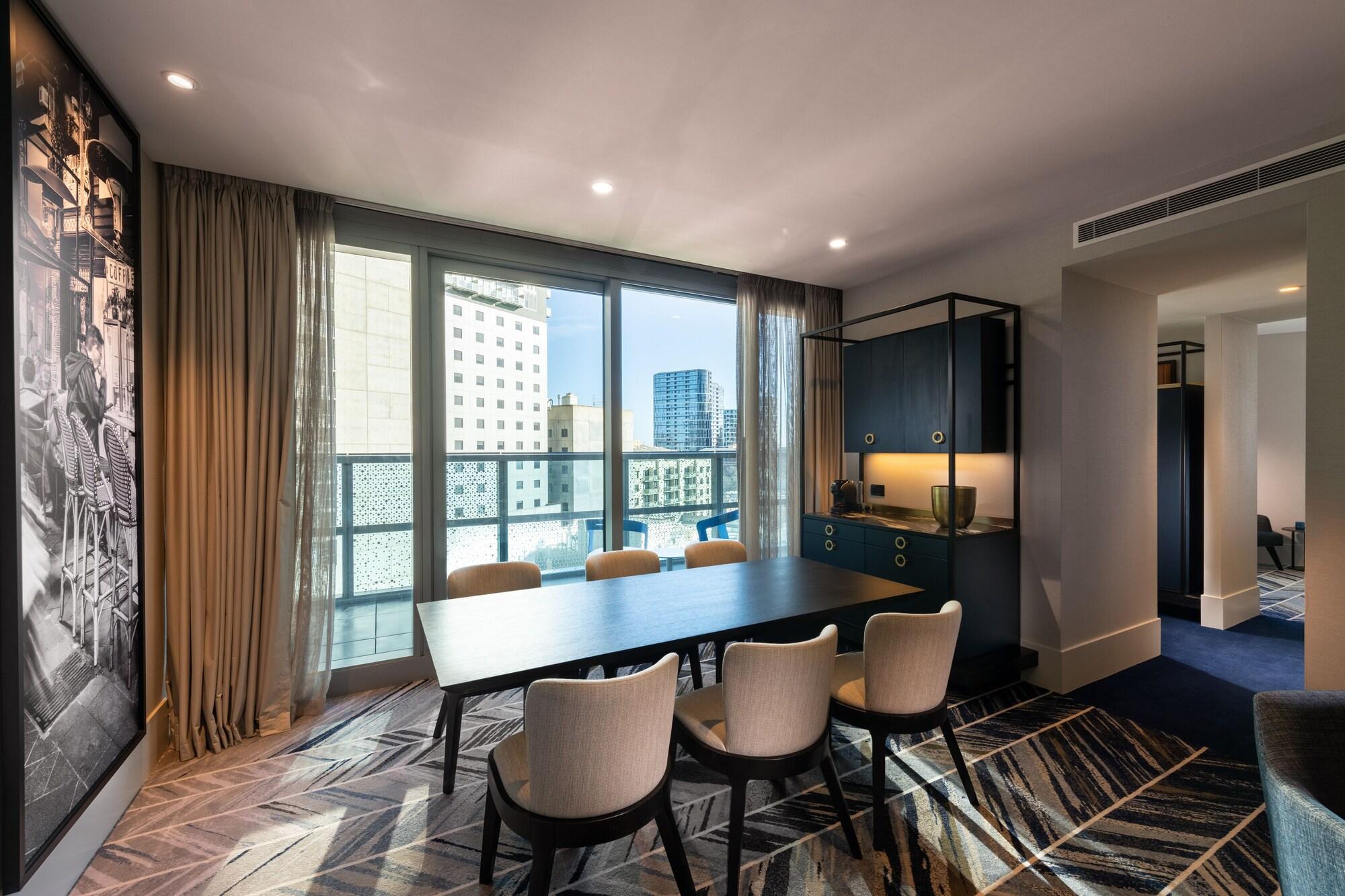 Suite with Balcony with Views