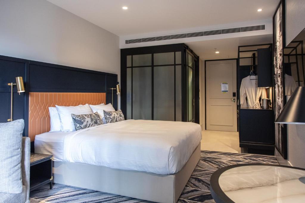 Double Deluxe King Bed