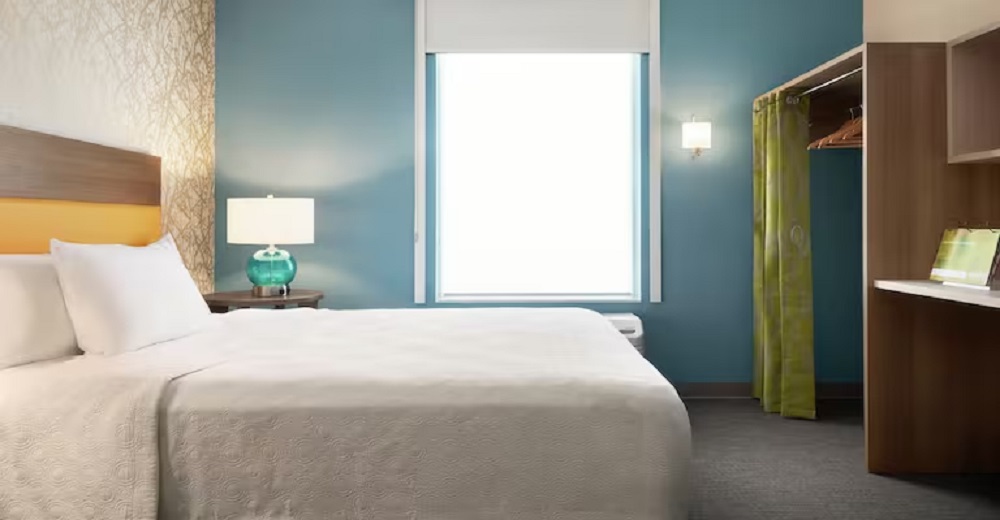 Studio Accessible King Size Bed