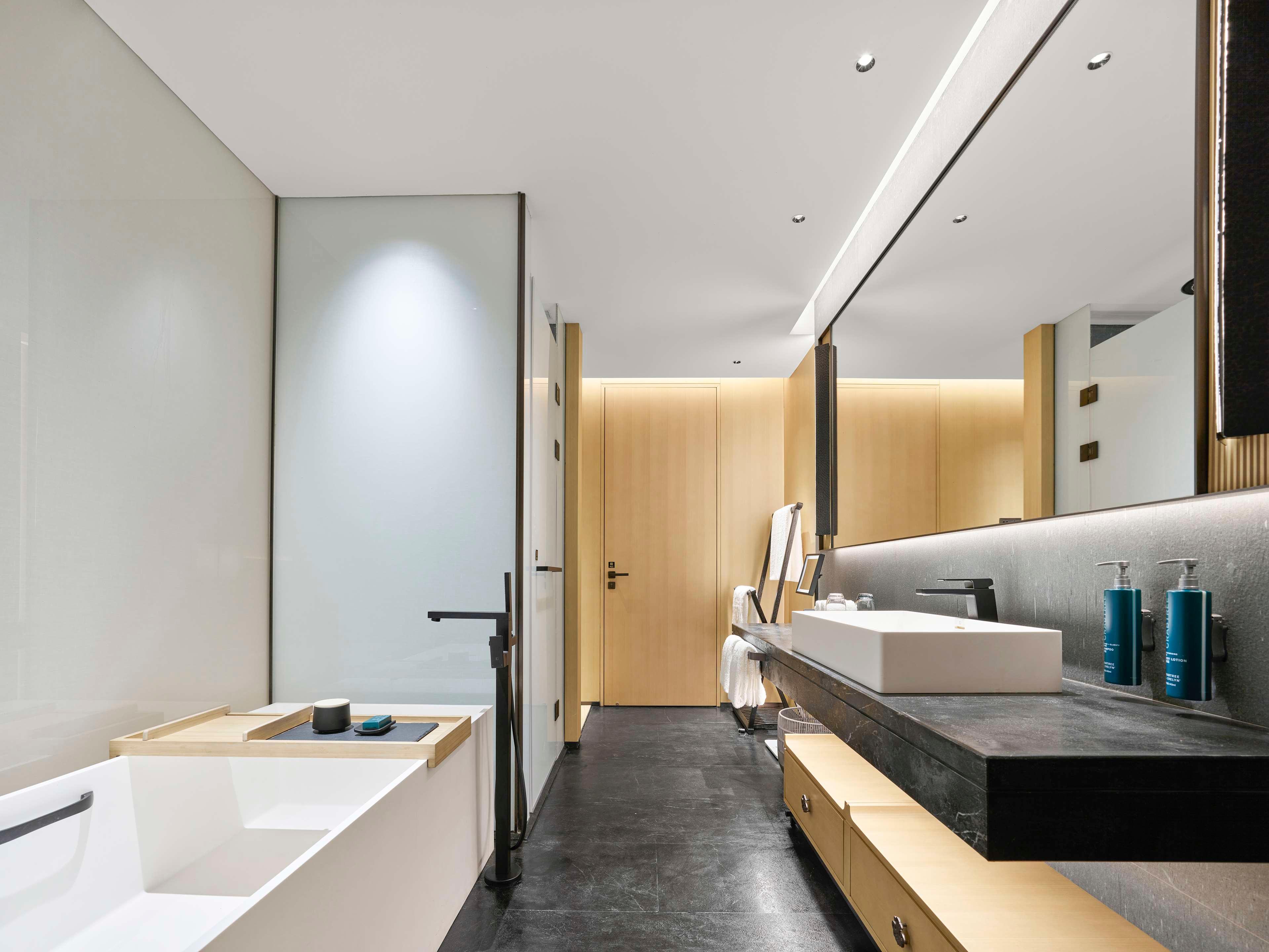 Double Deluxe King Bed