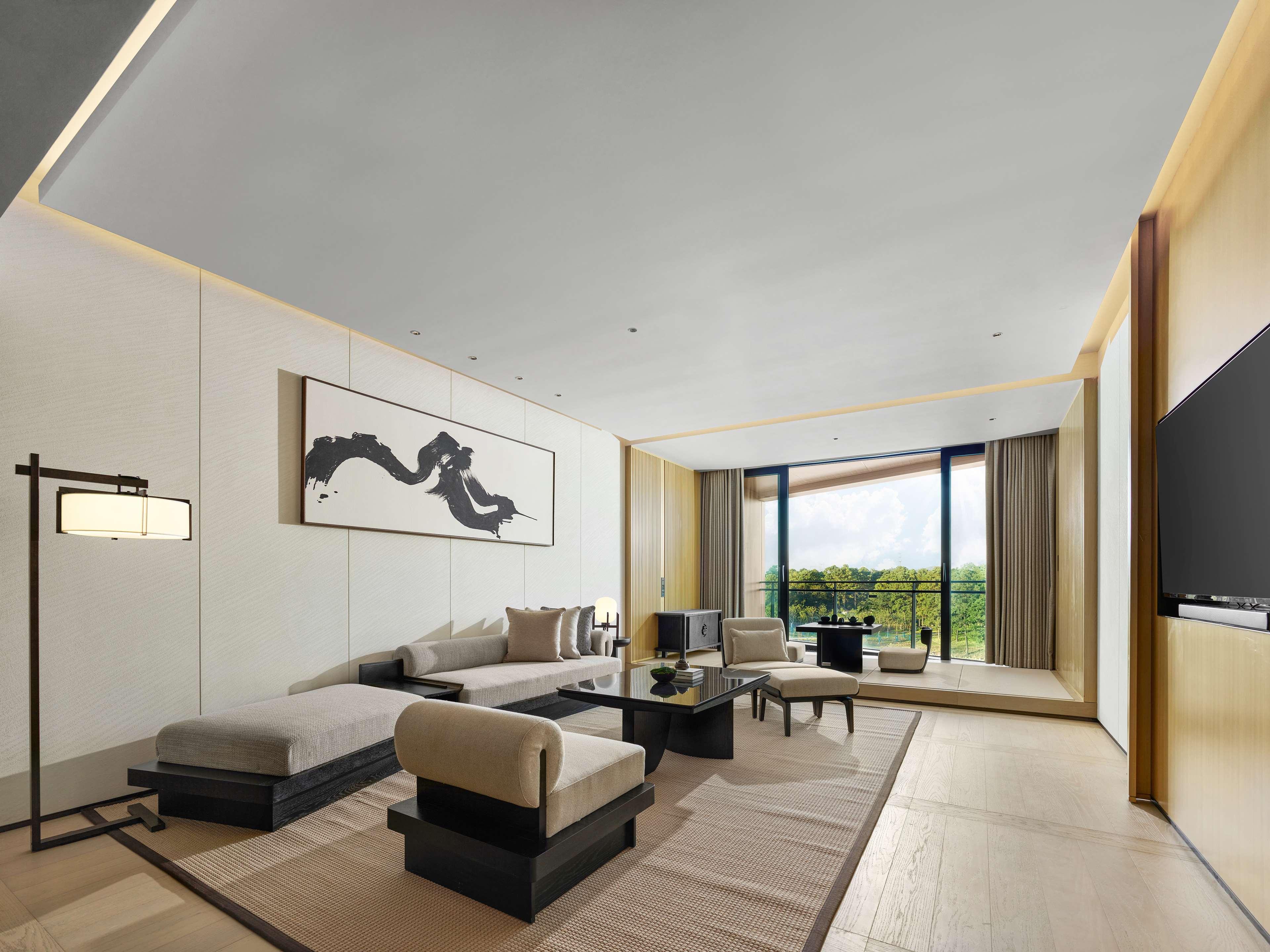 Suite Deluxe King Bed