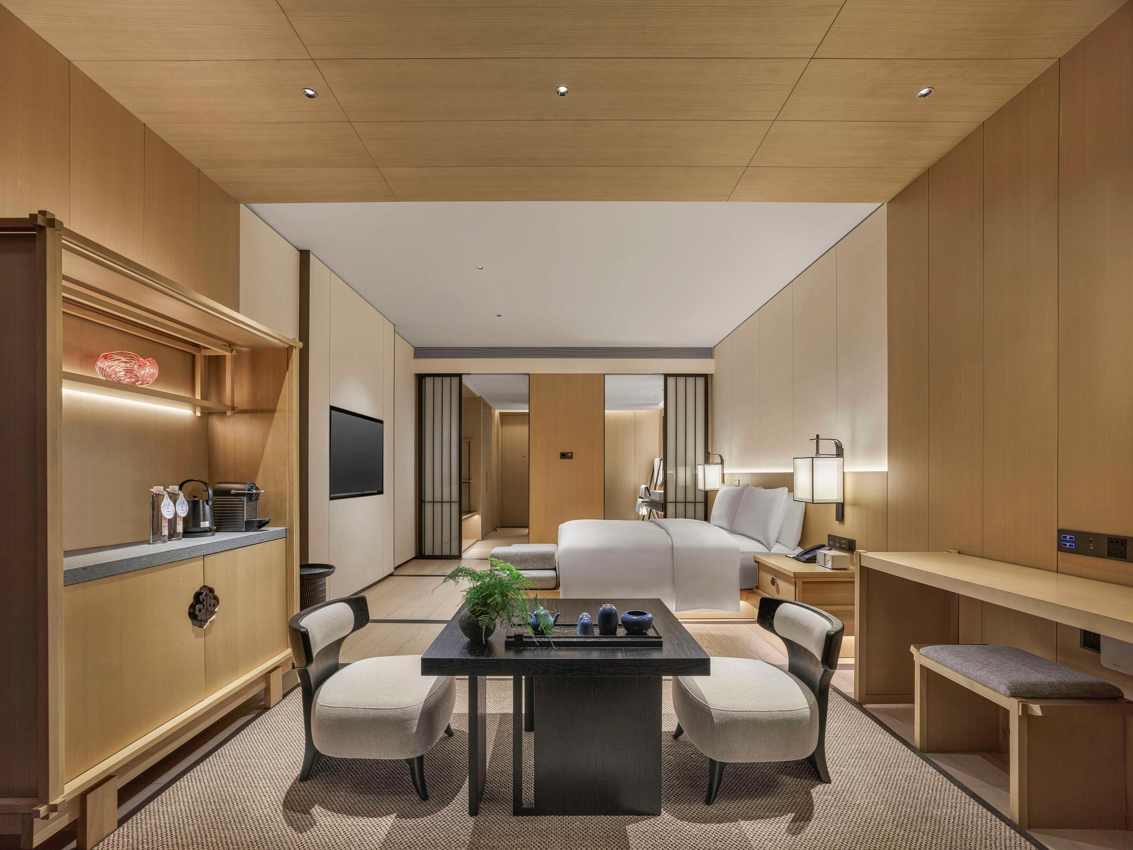 Double Deluxe King Bed