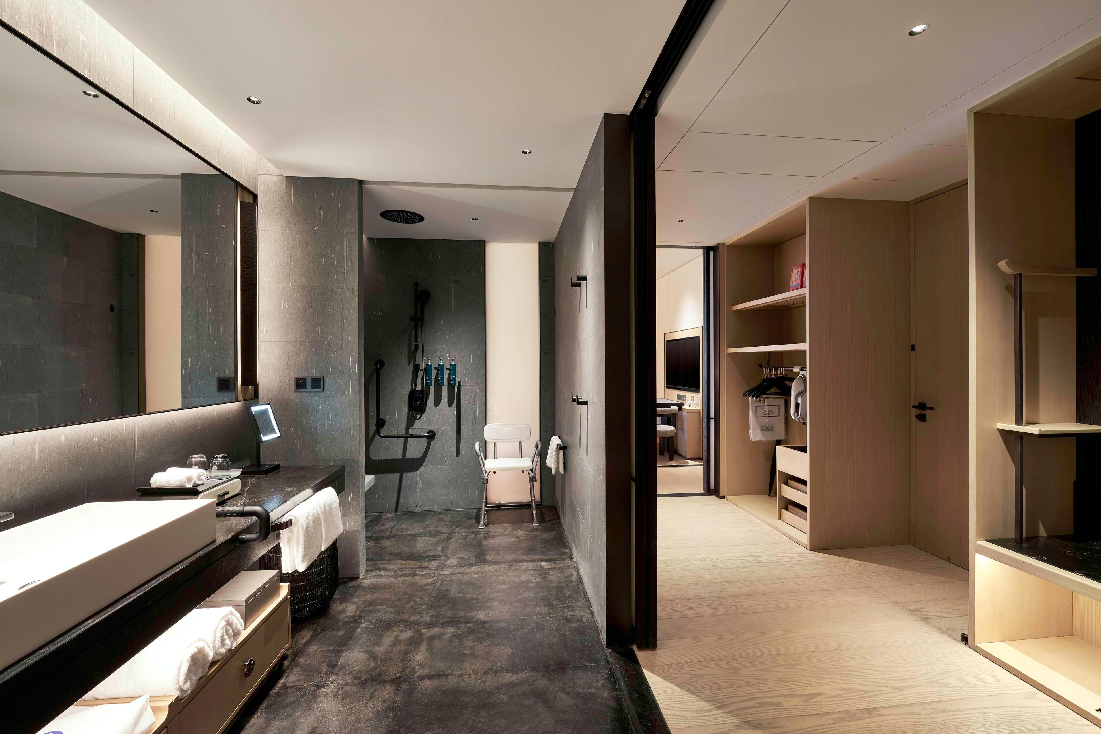 Double Accessible King Size Bed