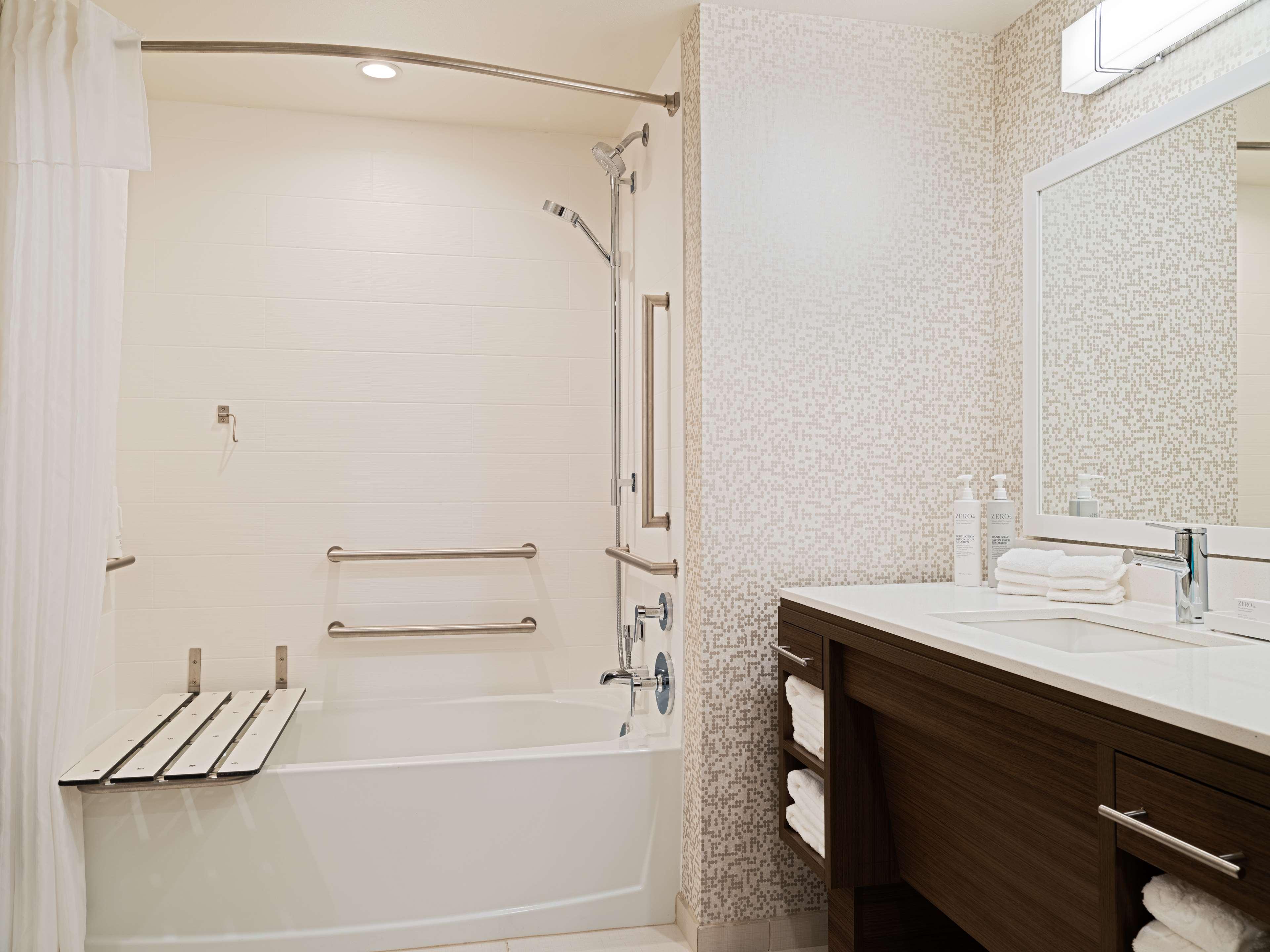 Studio Accessible King Size Bed