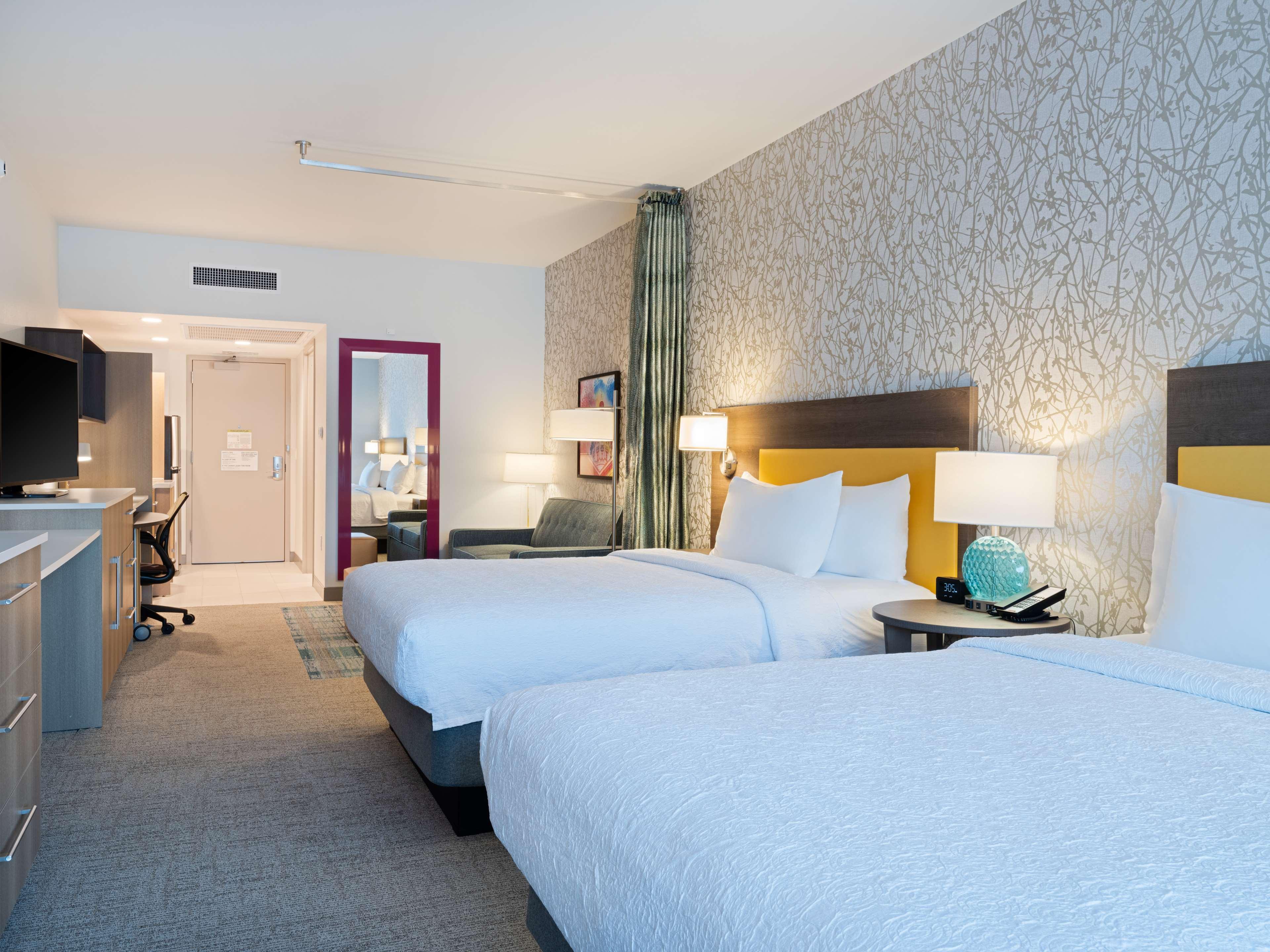 Studio Two Queen Beds