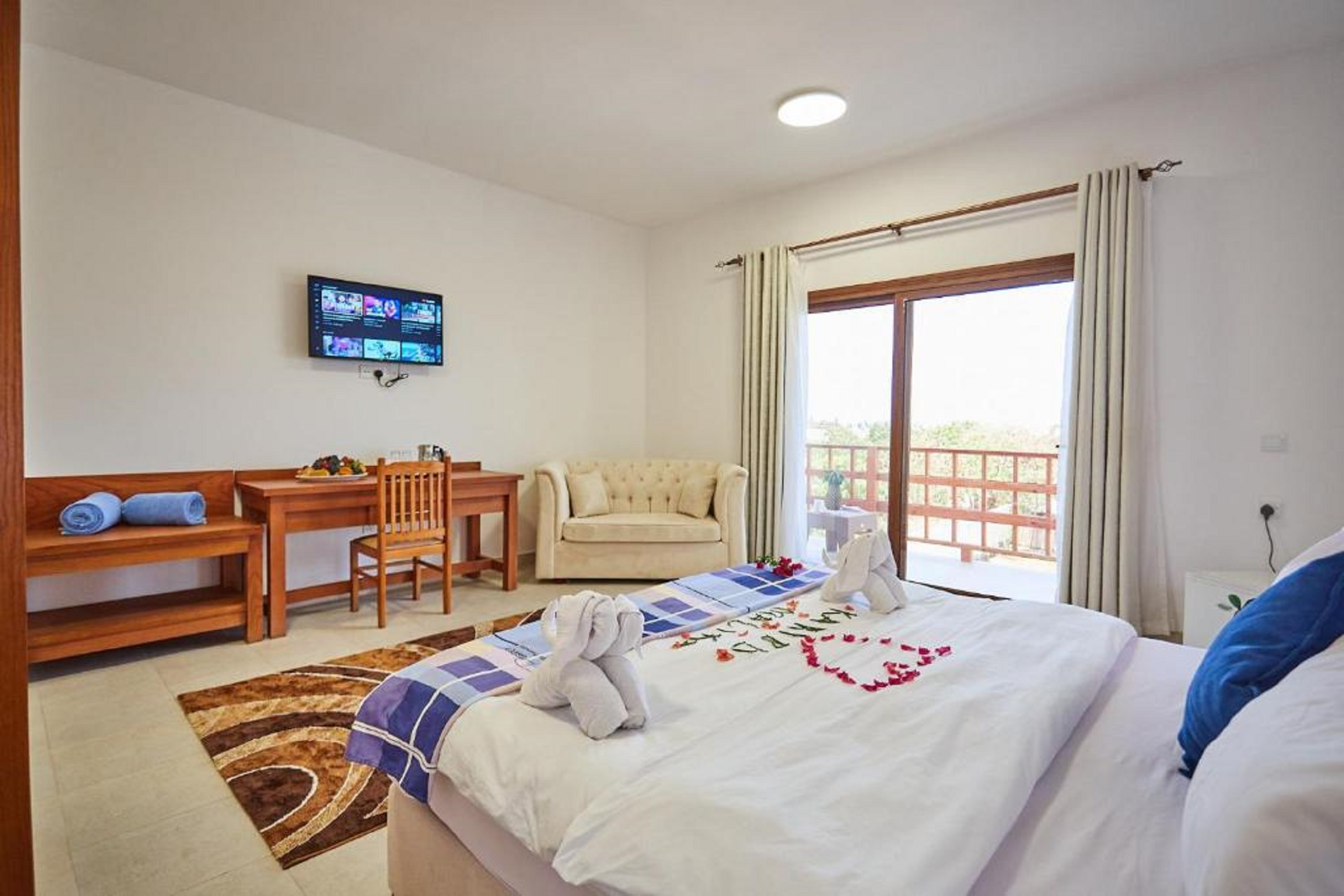 Twin Deluxe Pool View