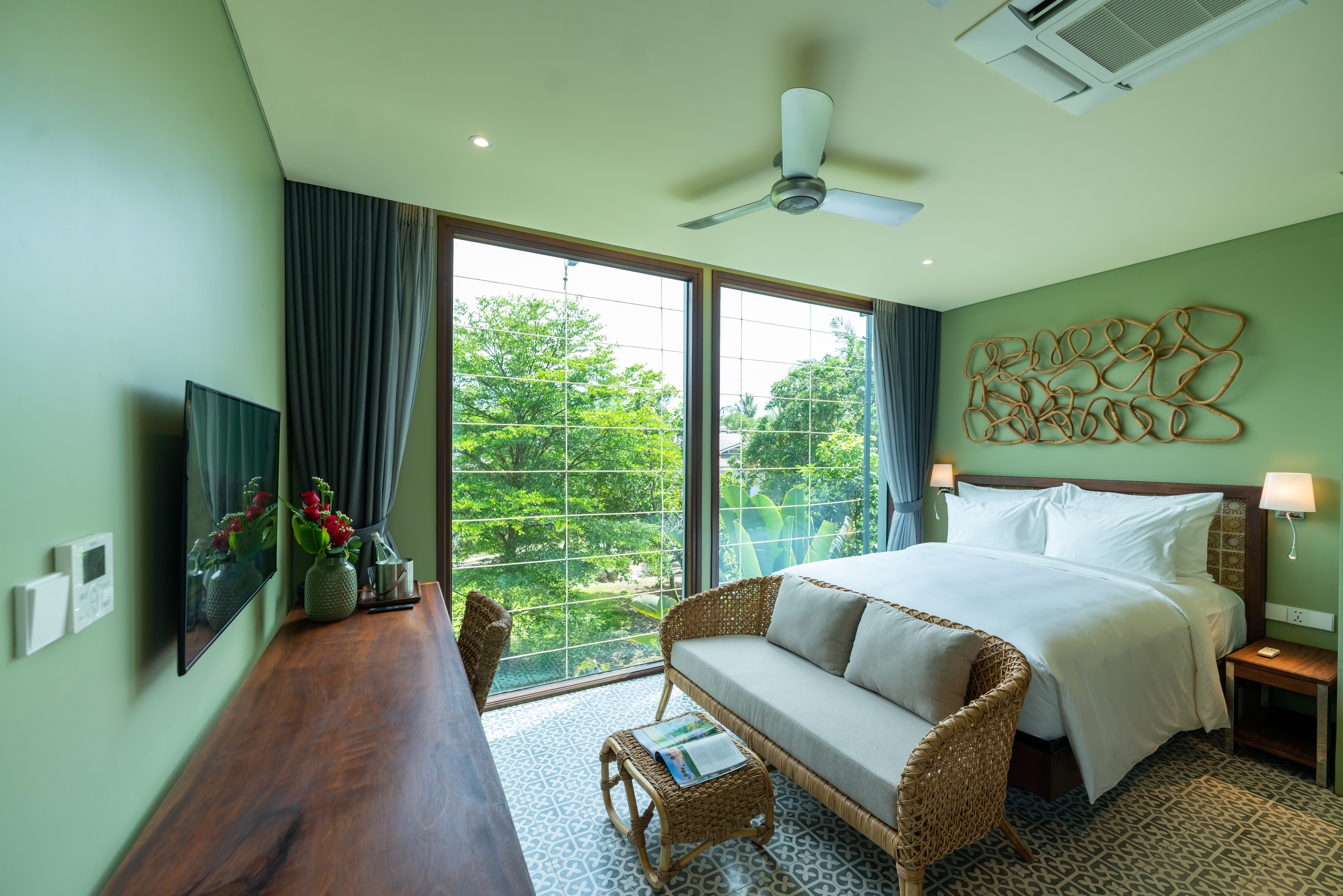 Double Deluxe Queen Bed