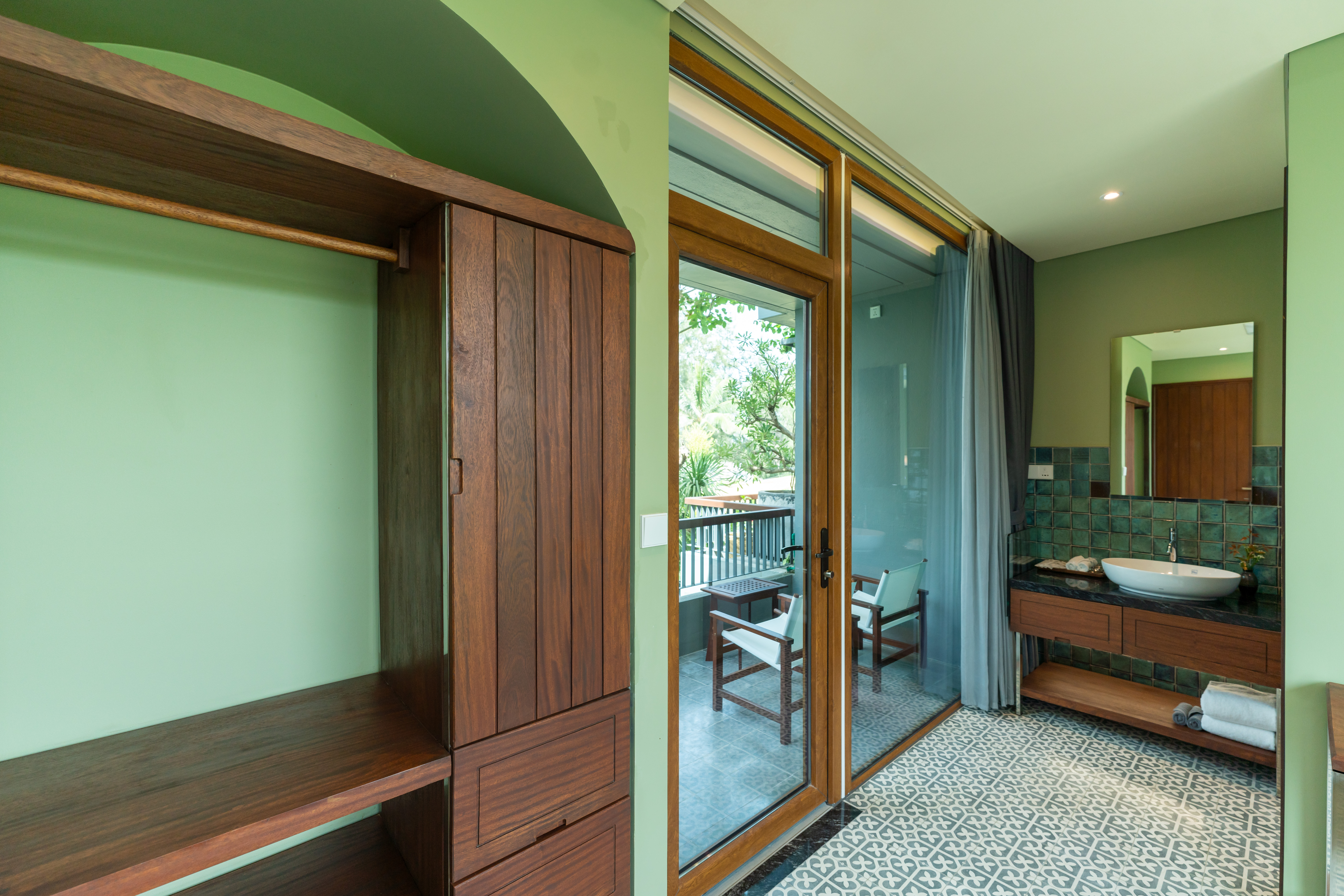 Double Deluxe Queen Bed