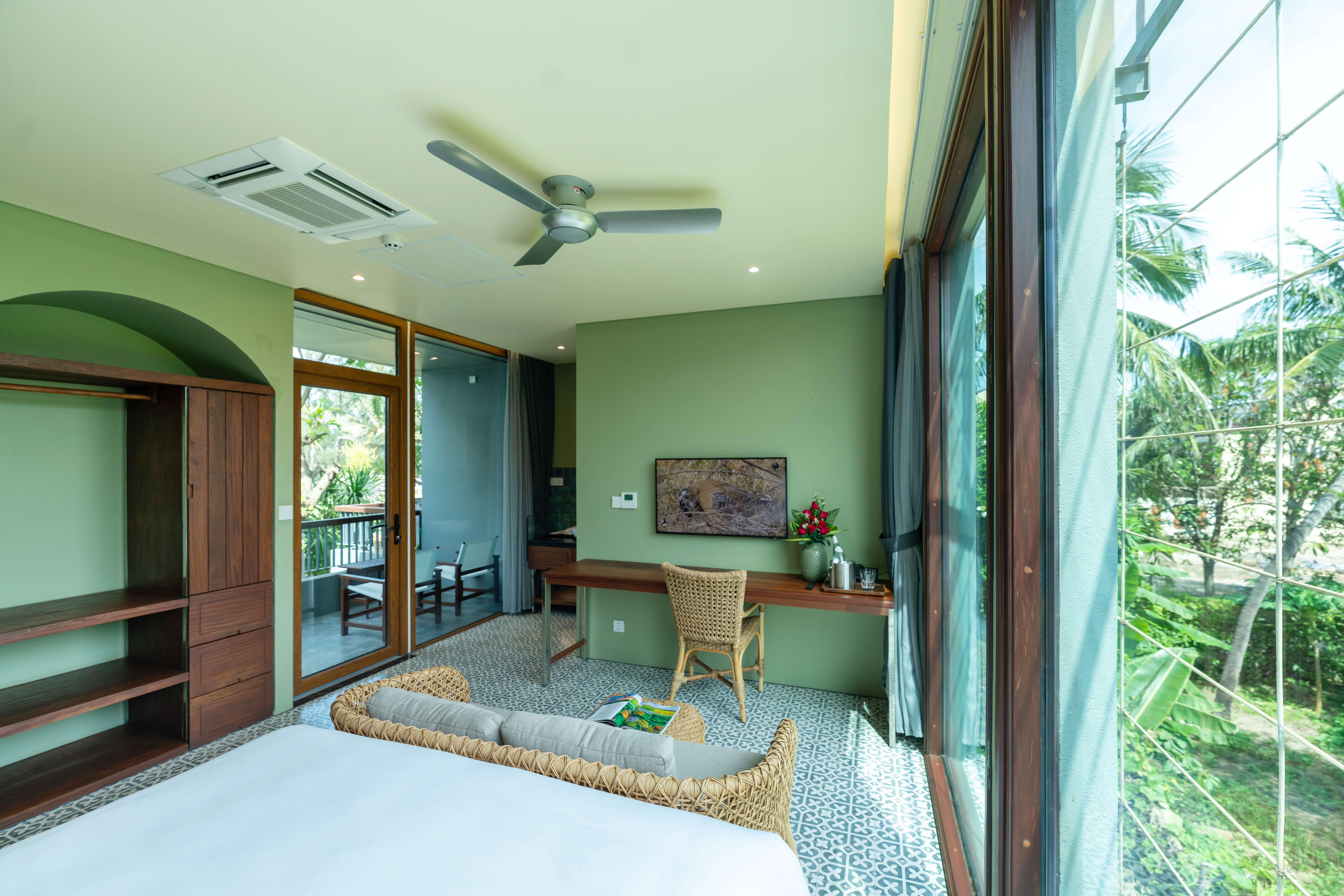 Double Deluxe Queen Bed