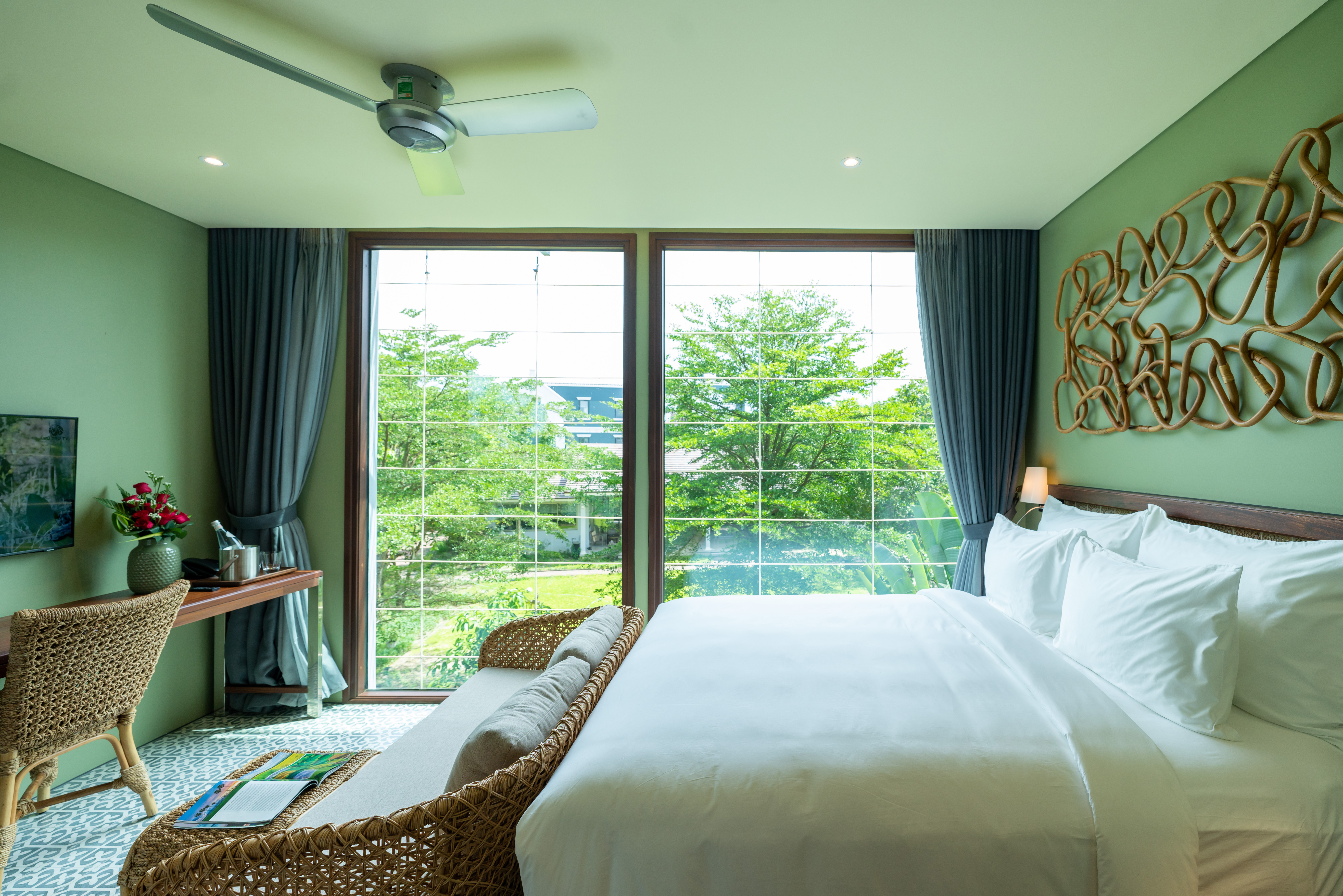 Double Deluxe Queen Bed