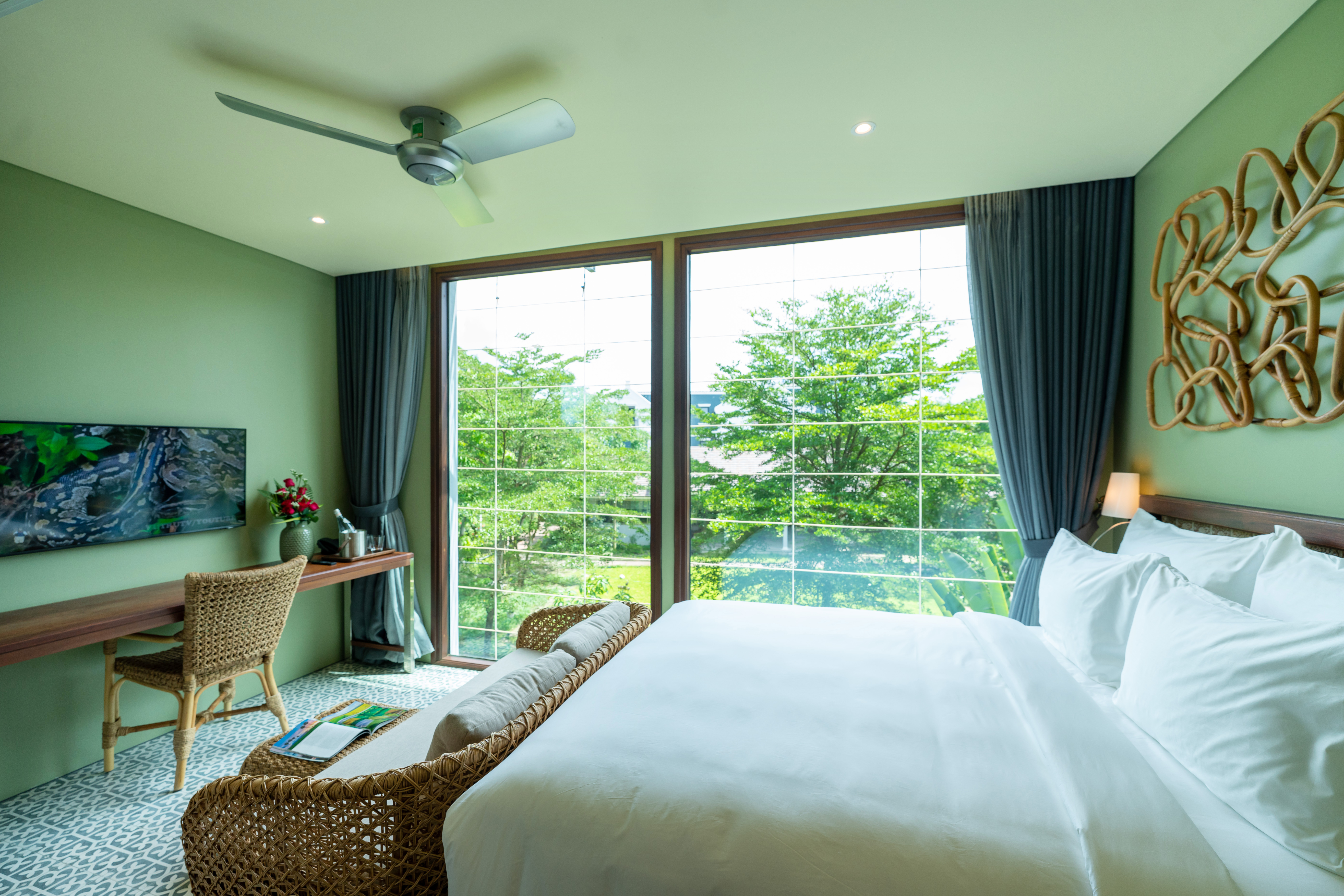 Double Deluxe Queen Bed