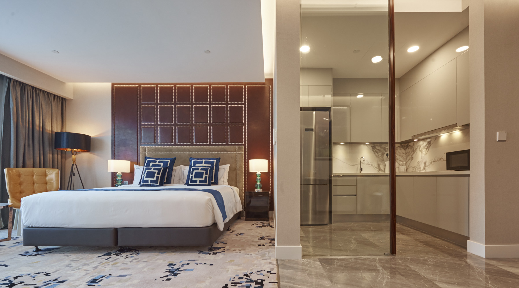 Double Executive Queen Bed