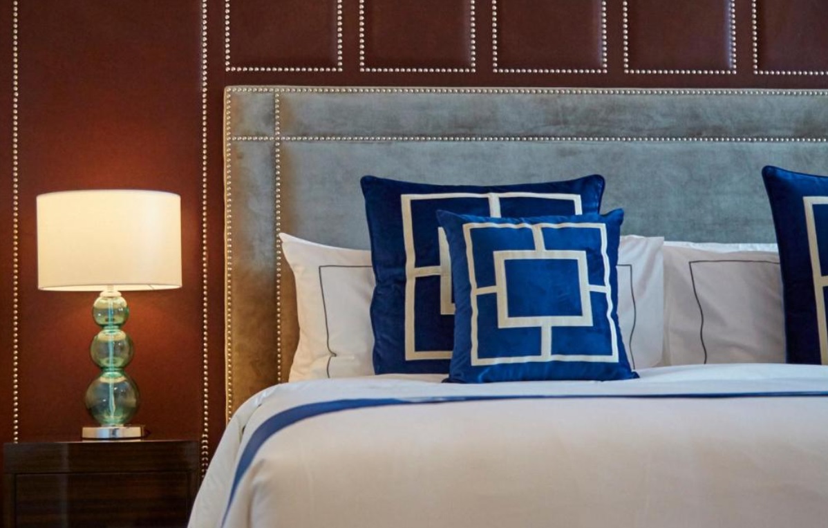 Double Executive Queen Bed