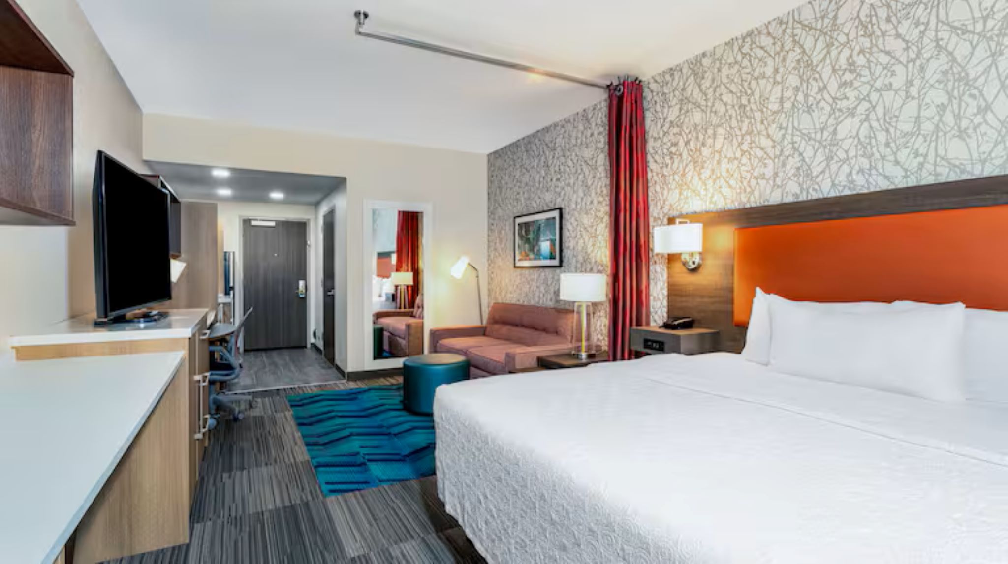 Studio Accessible King Size Bed