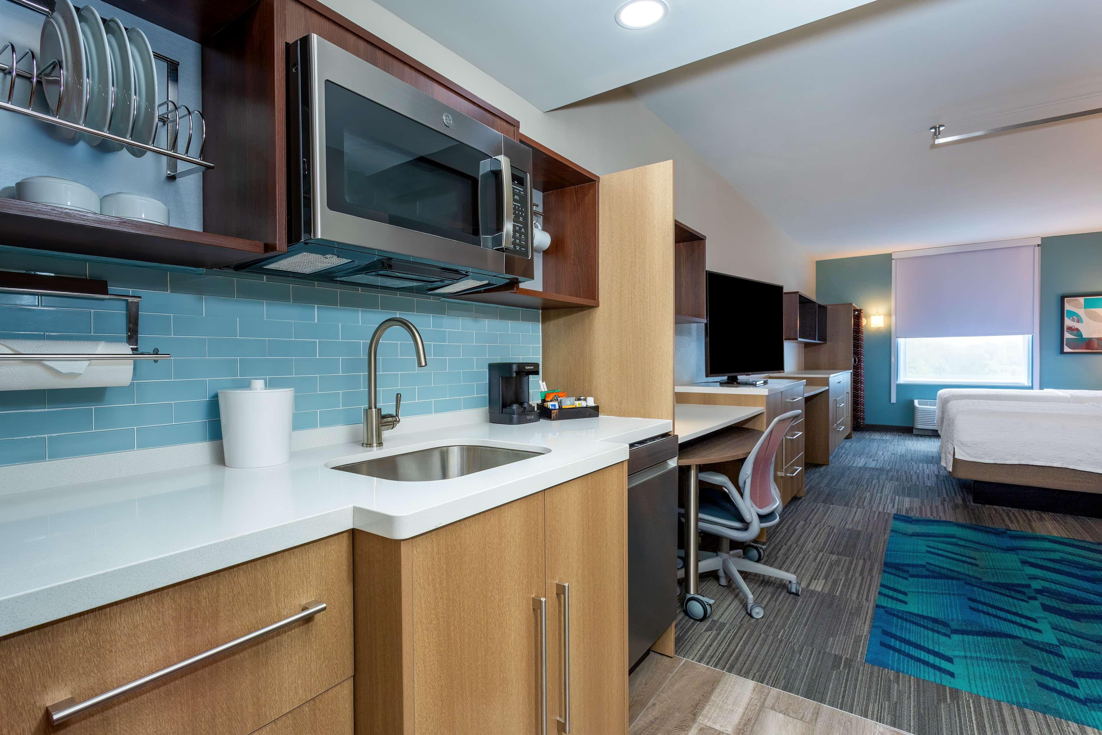 Studio Two Queen Beds