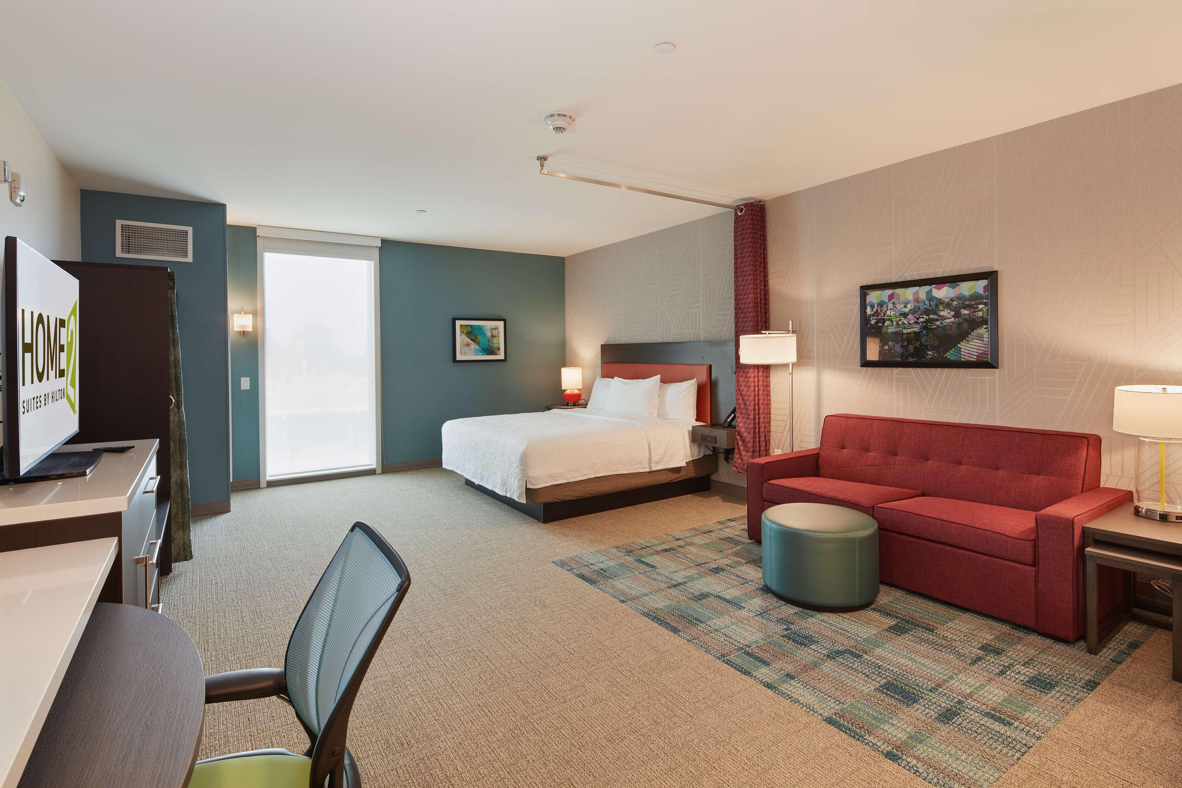 Studio Accessible King Size Bed