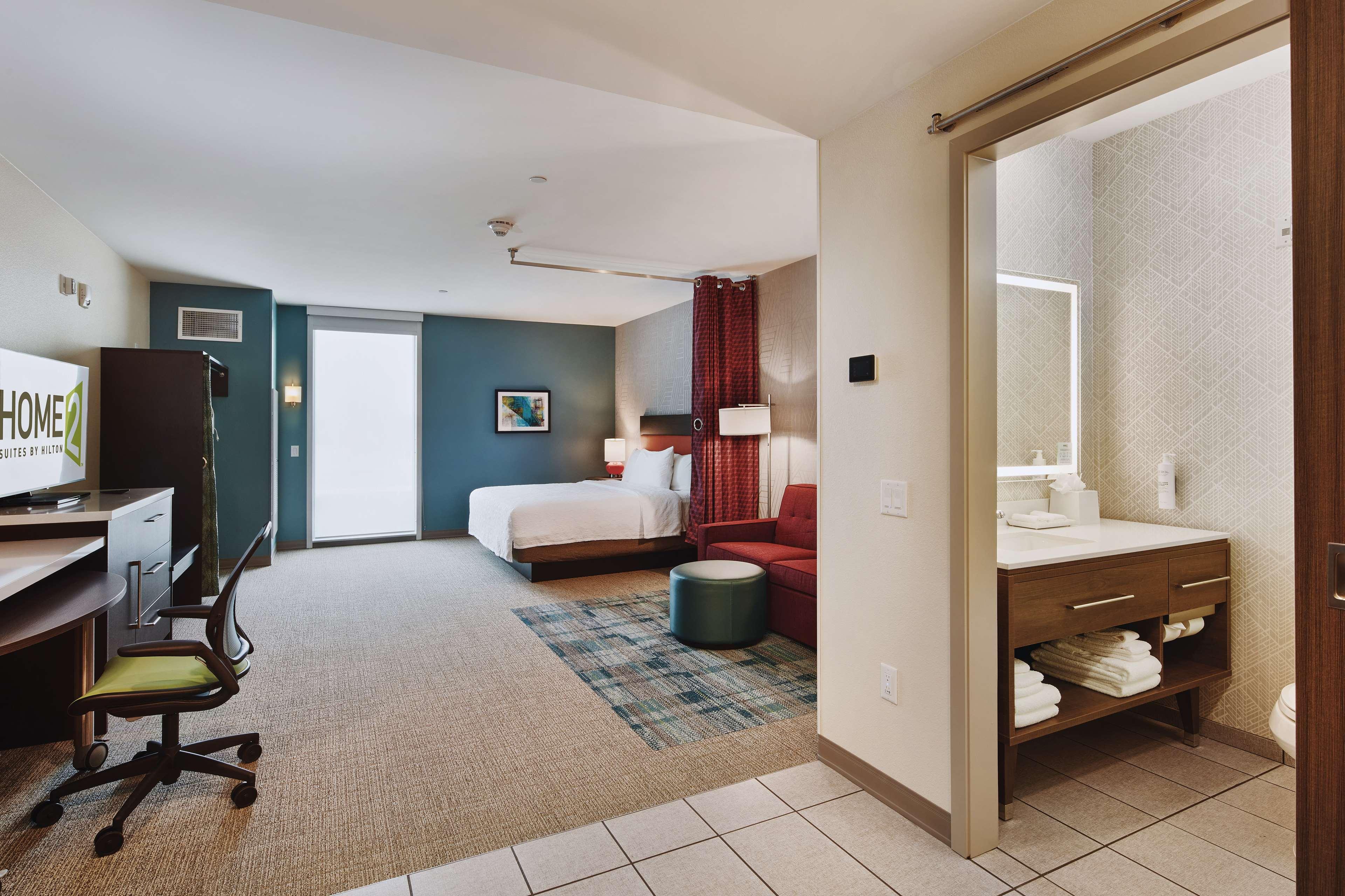 Studio Accessible King Size Bed