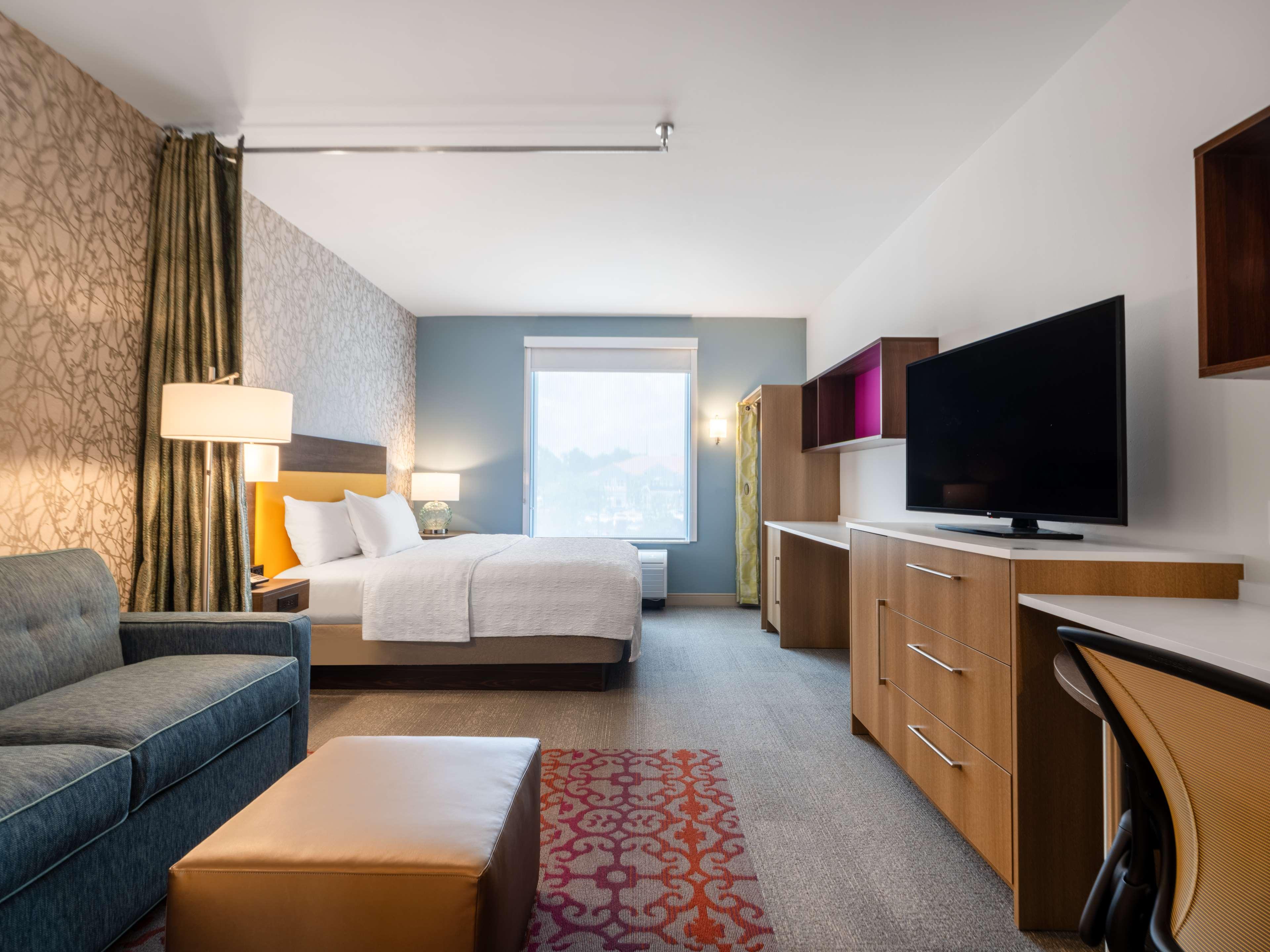 Studio Accessible King Size Bed