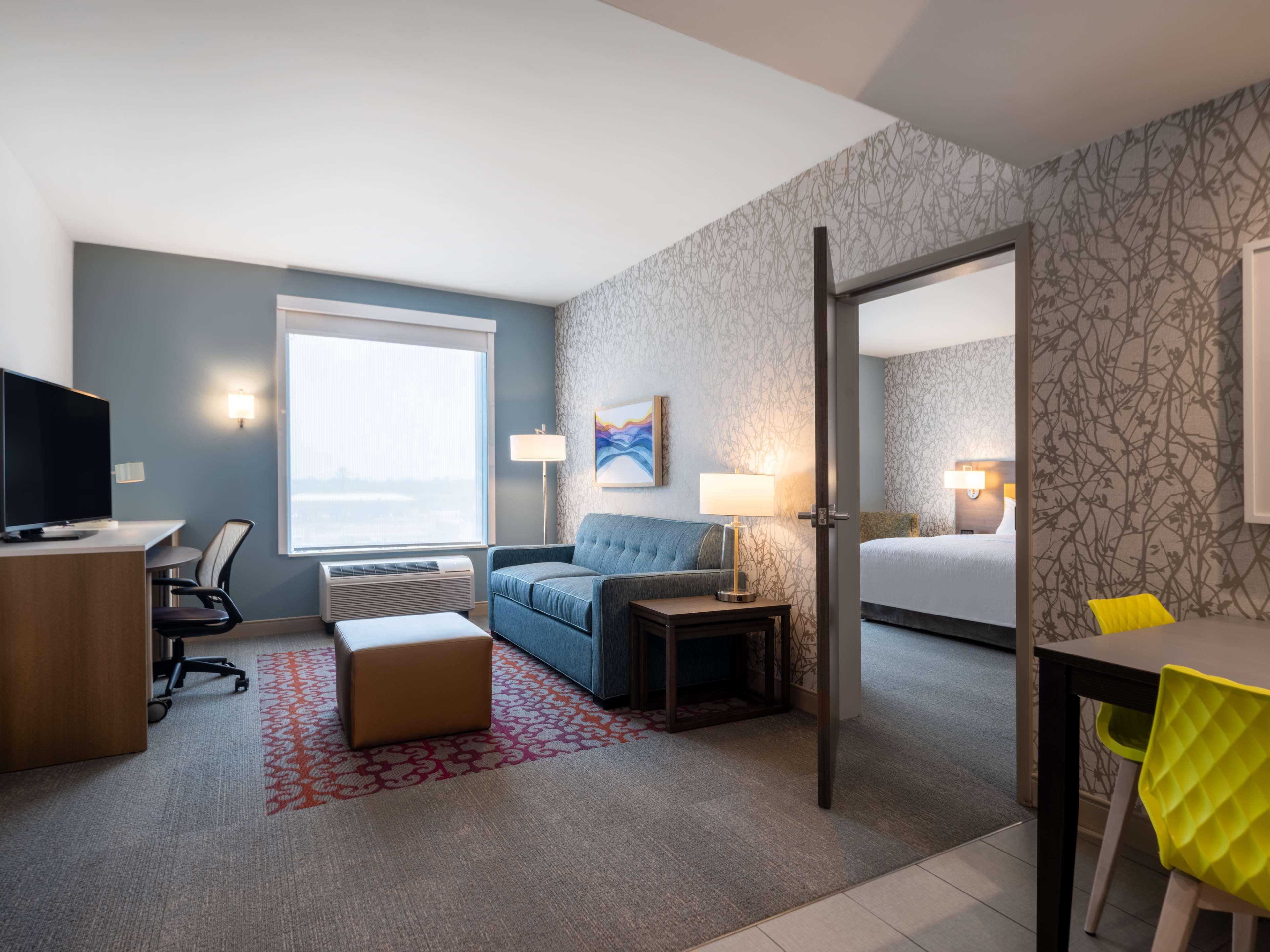 Suite Accessible King Size Bed