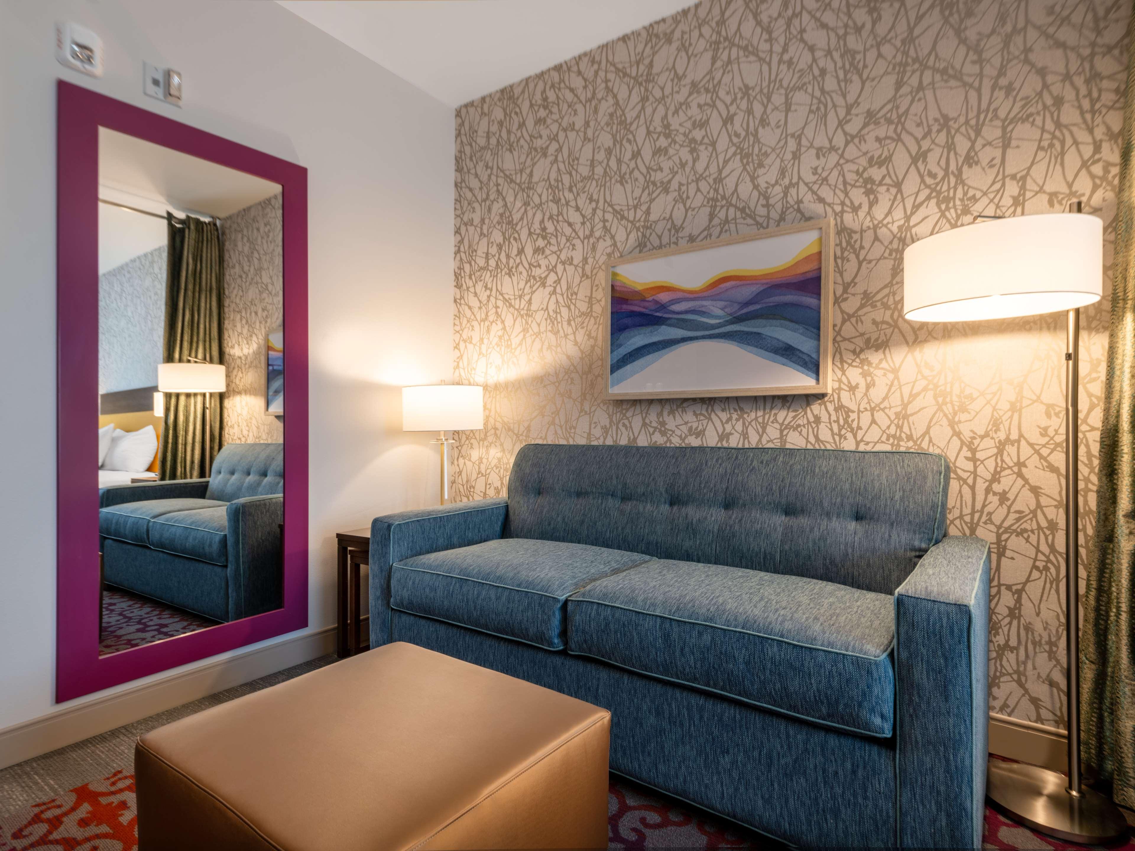 Studio Accessible King Size Bed