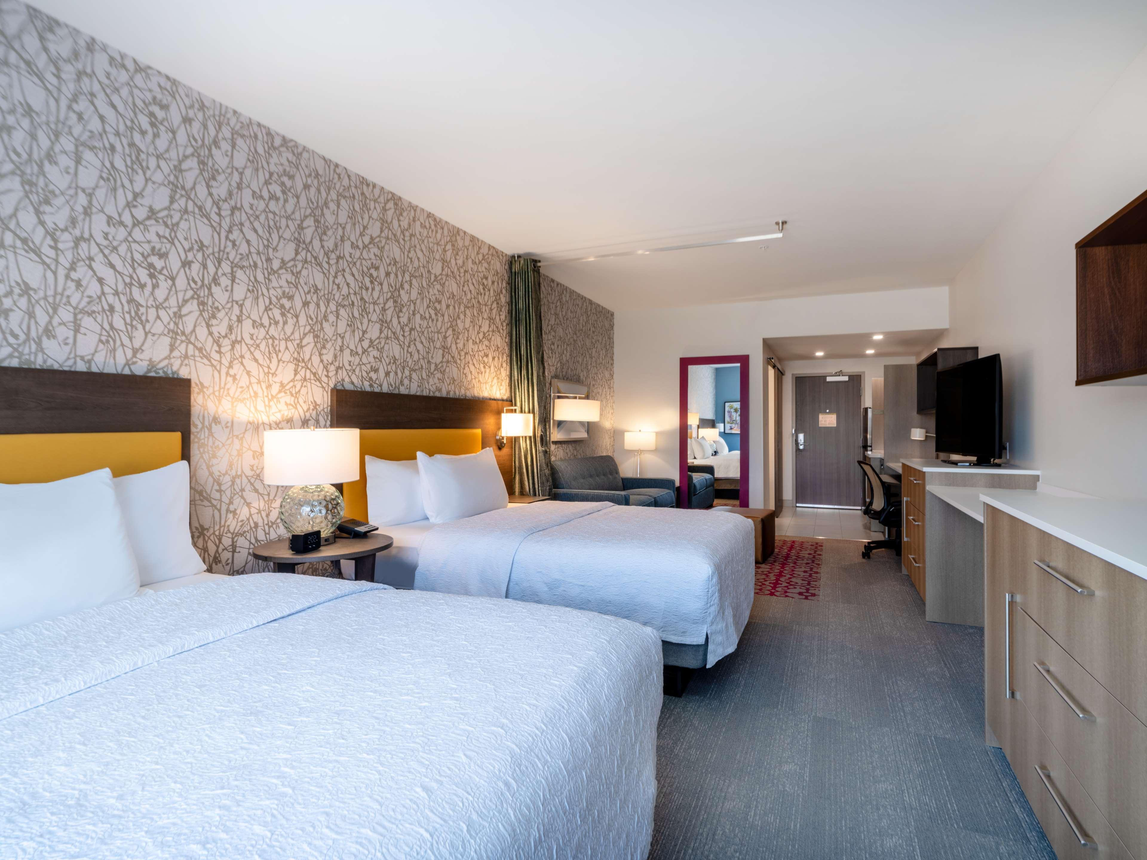 Studio Two Queen Beds