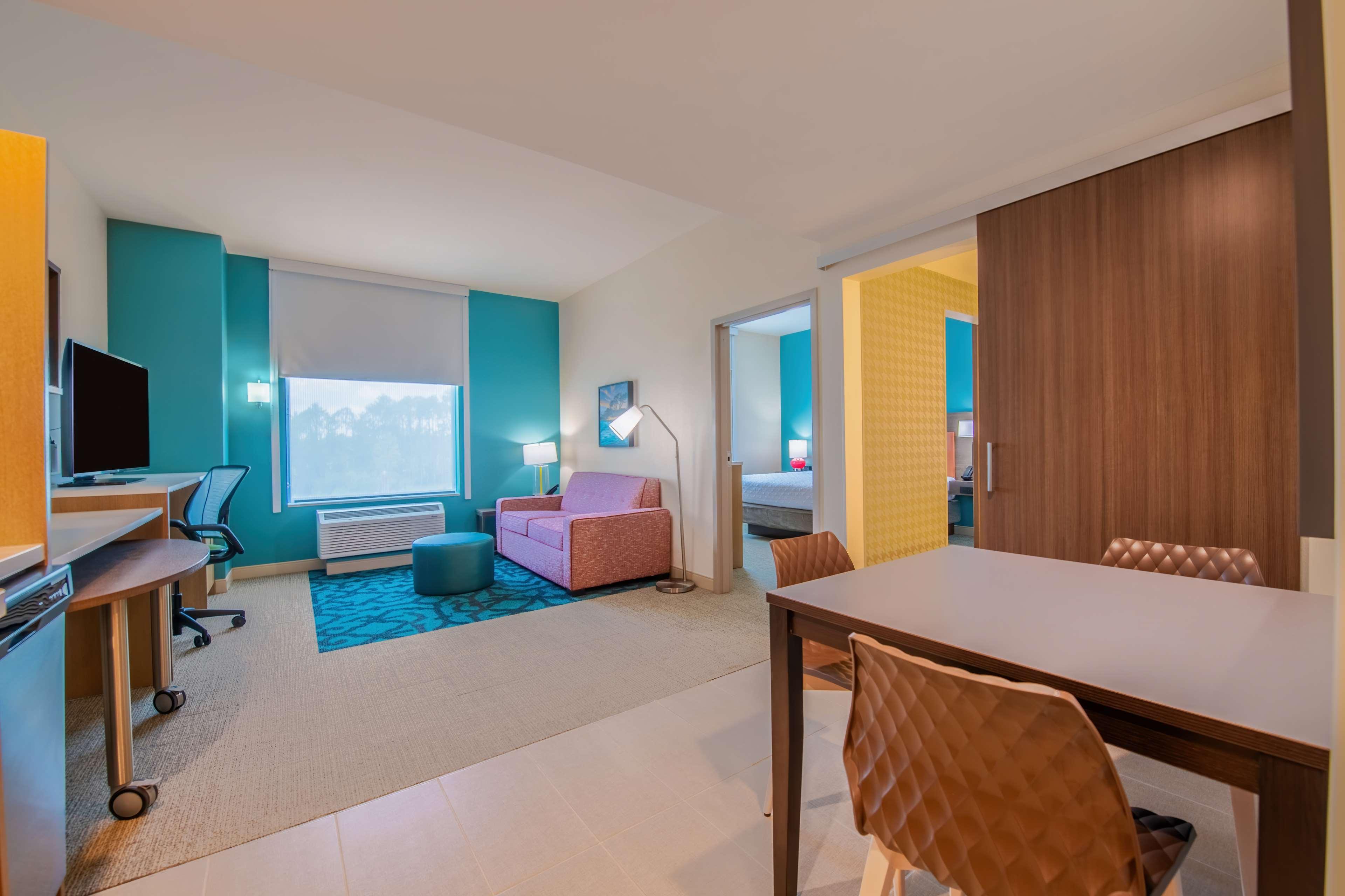 Suite Accessible King Size Bed