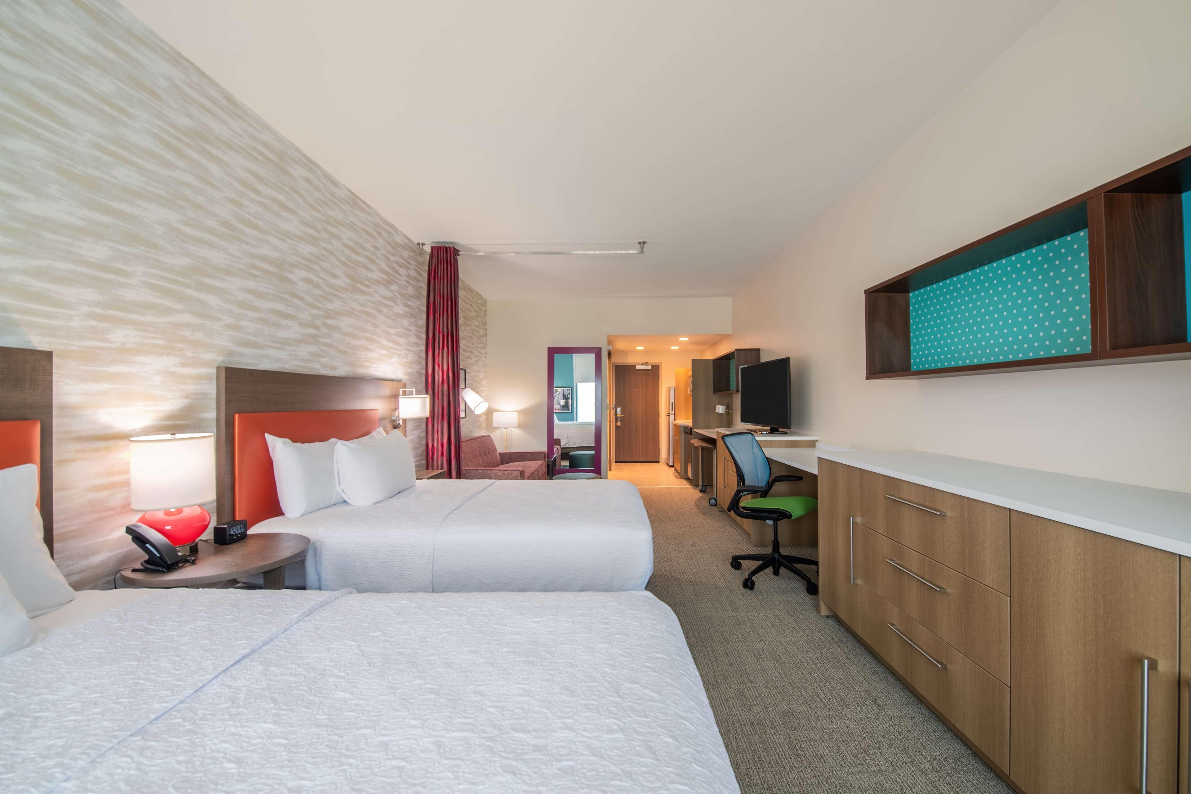 Studio Two Queen Beds