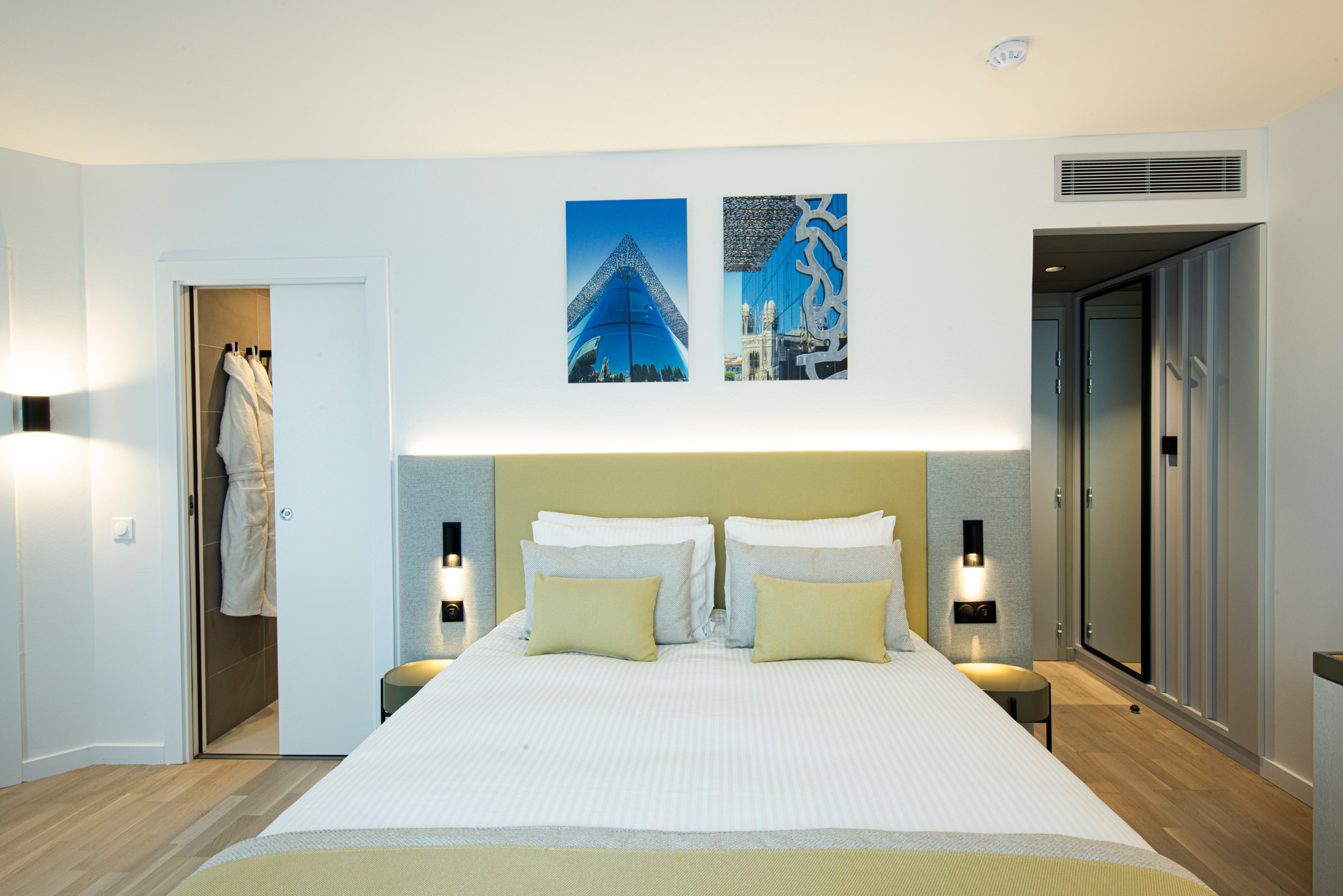 Double Queen Size Bed