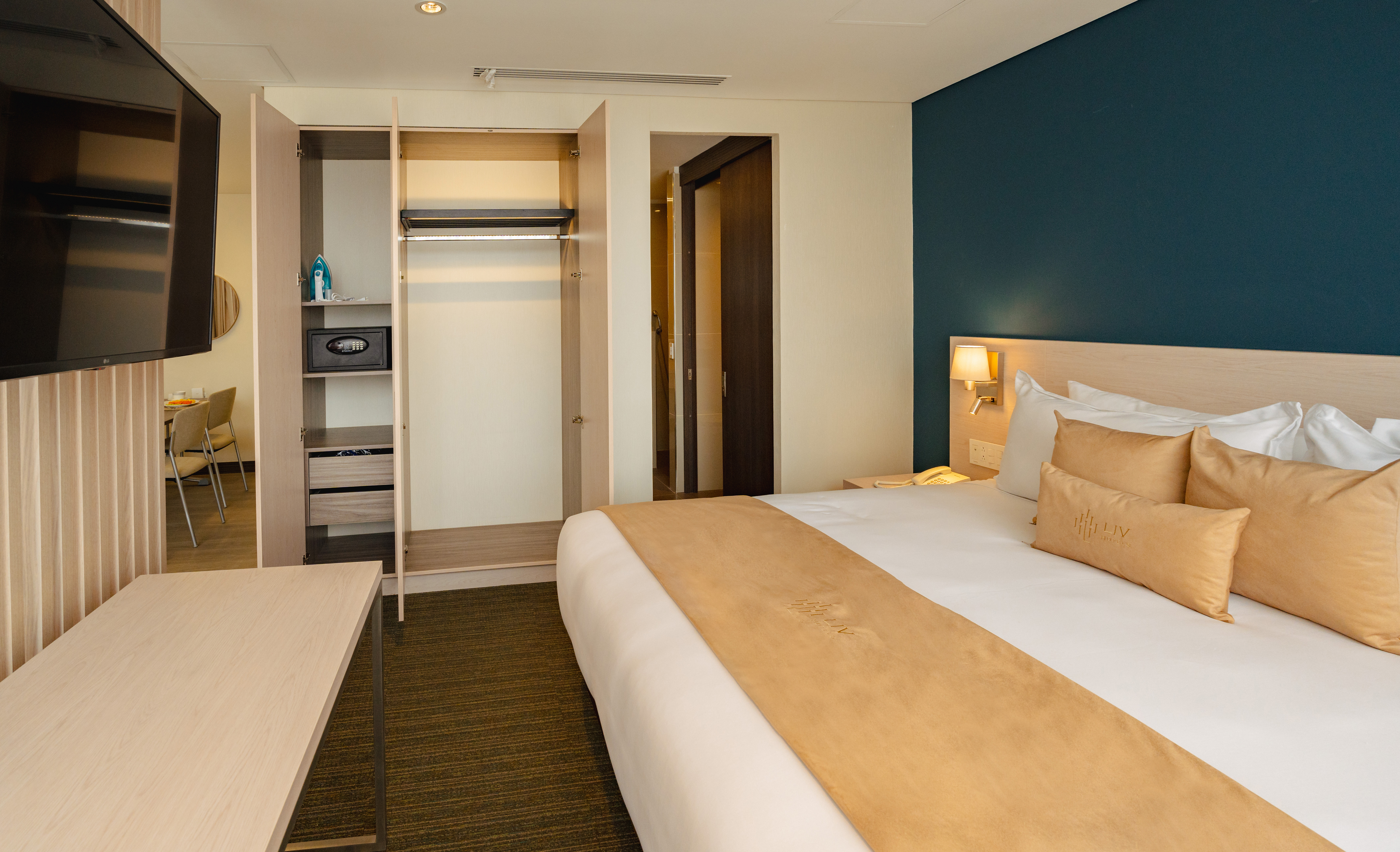 Junior Suite King Size Bed