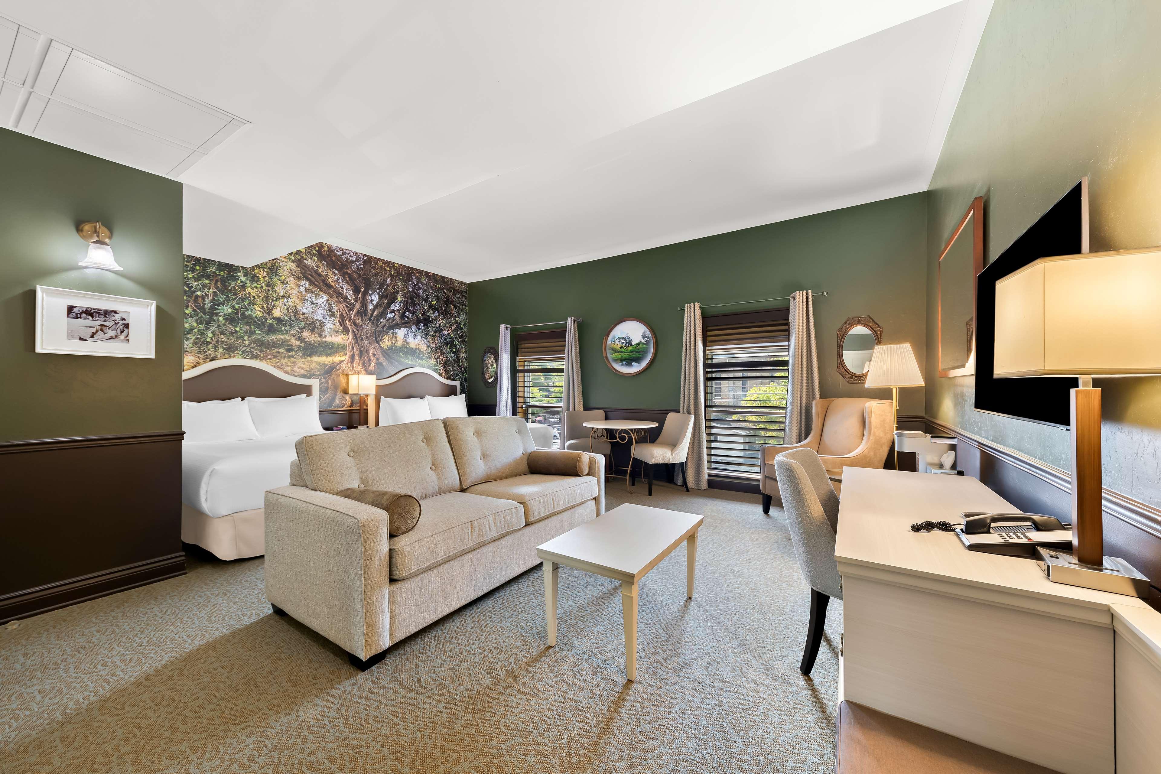 Suite Two Queen Beds