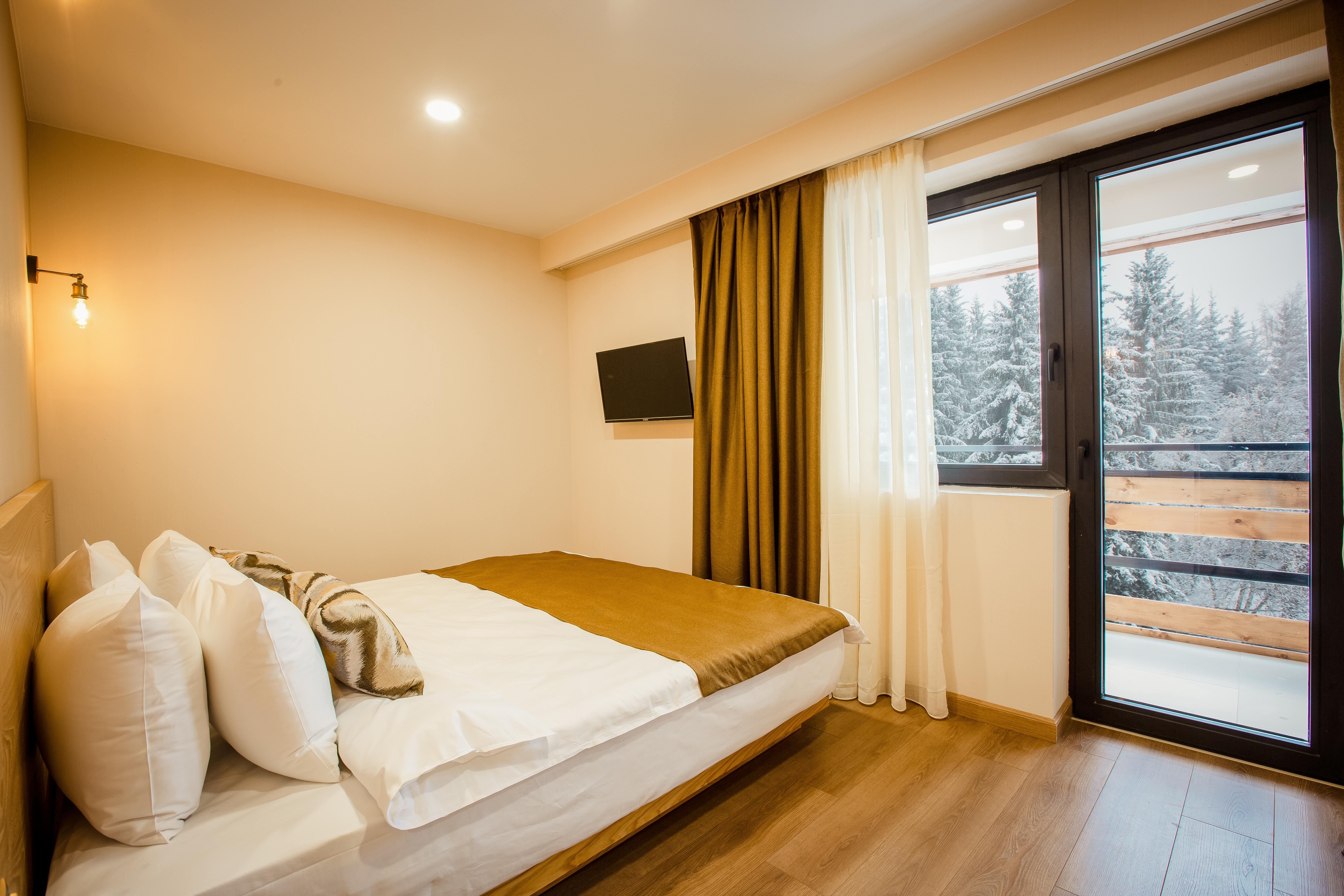 Double Deluxe One Bed