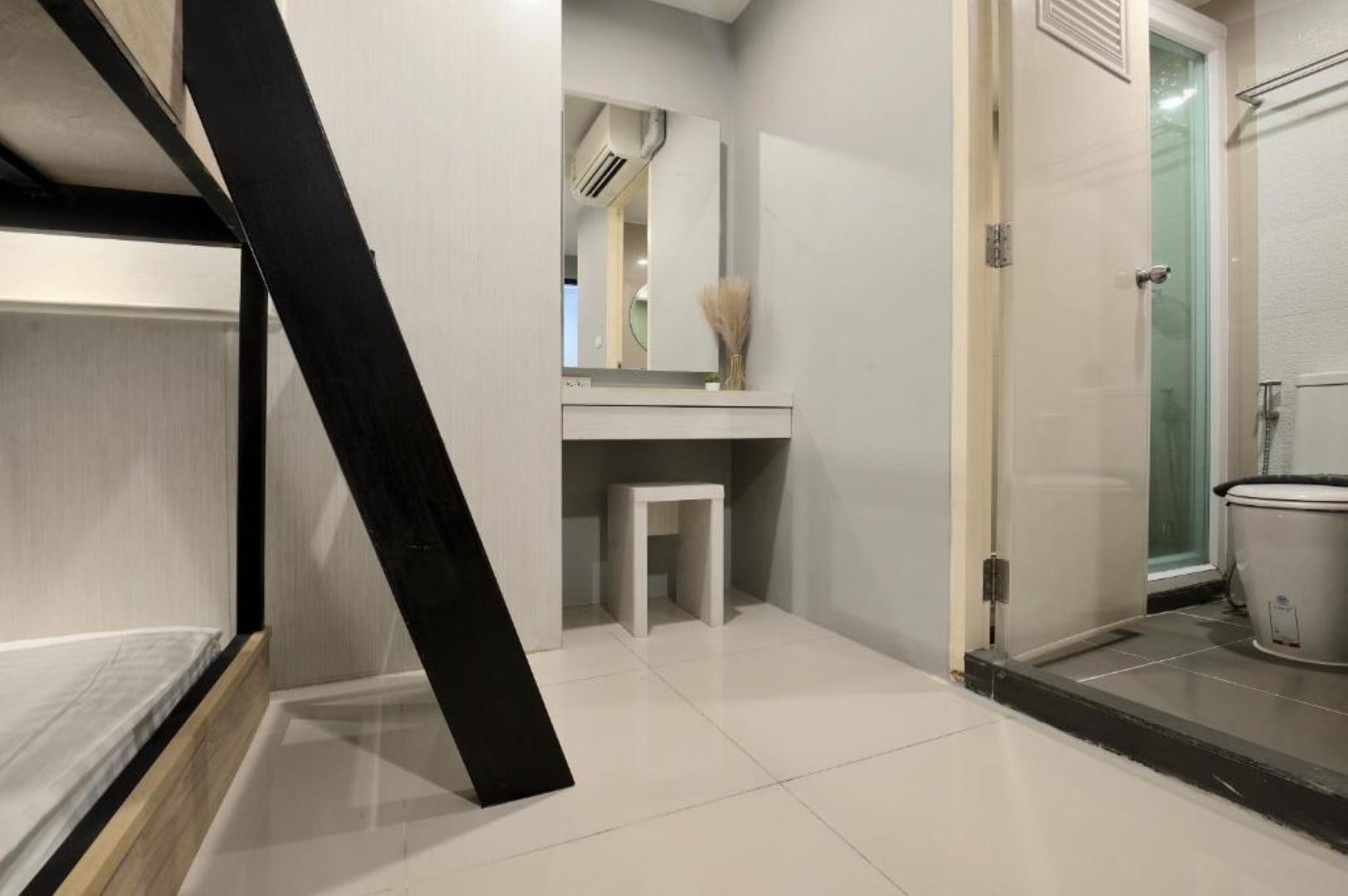 Family Room Capacity 4