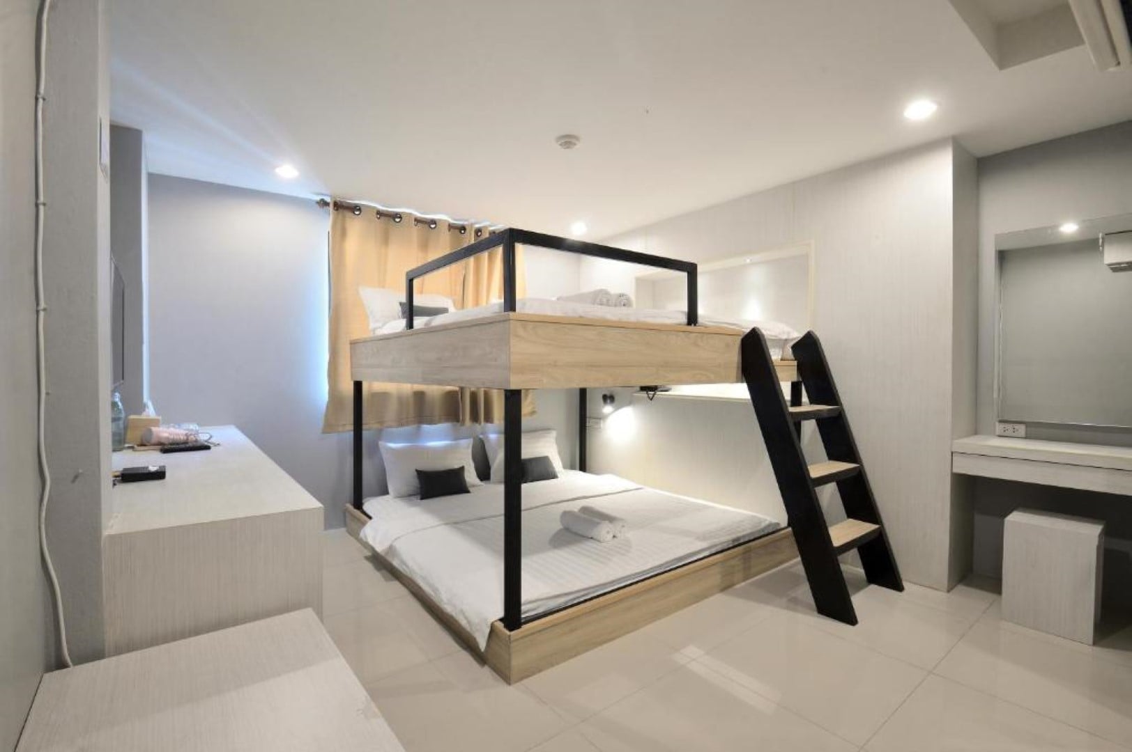 Family Room Capacity 4